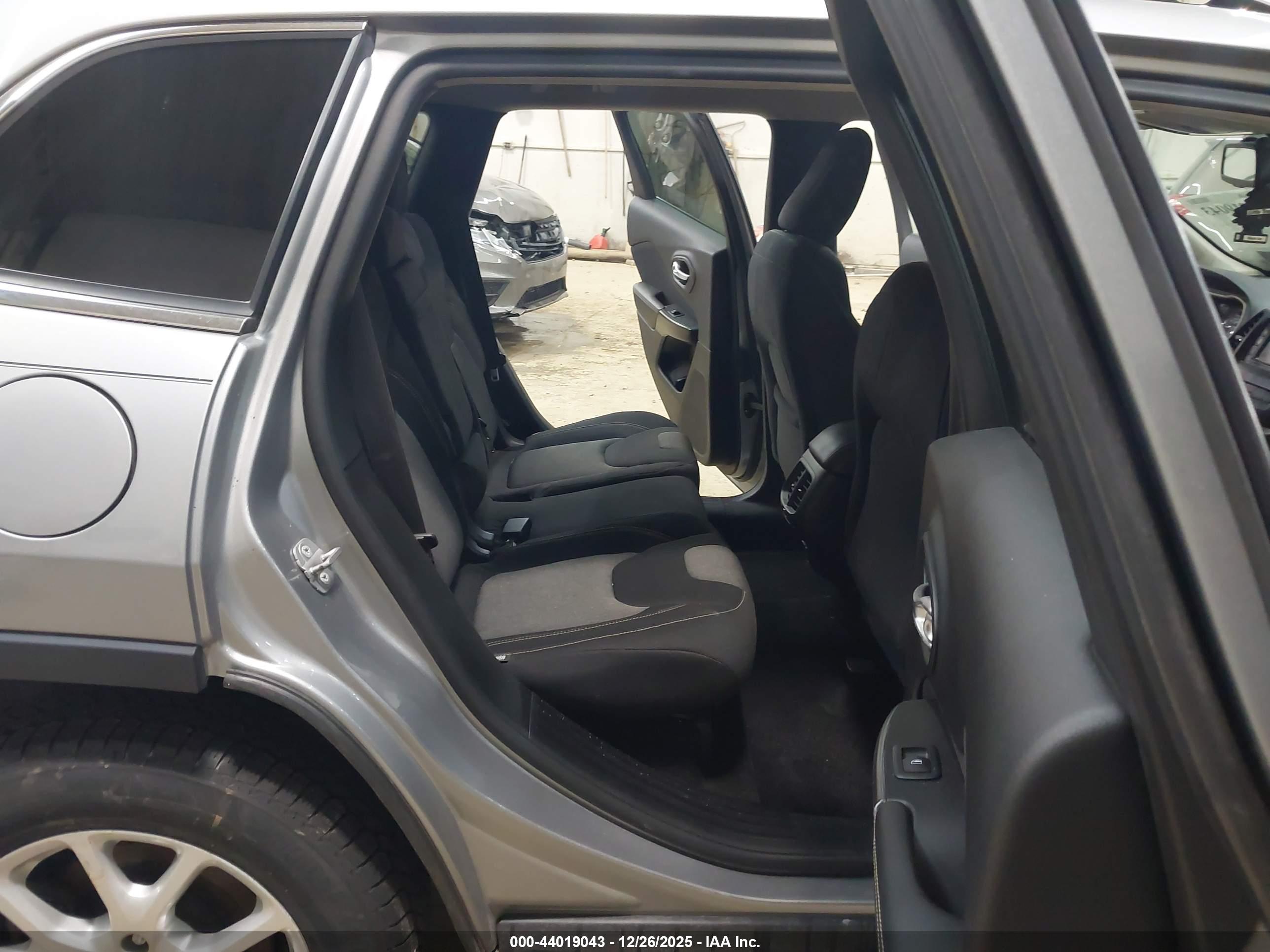 JEEP CHEROKEE image 8