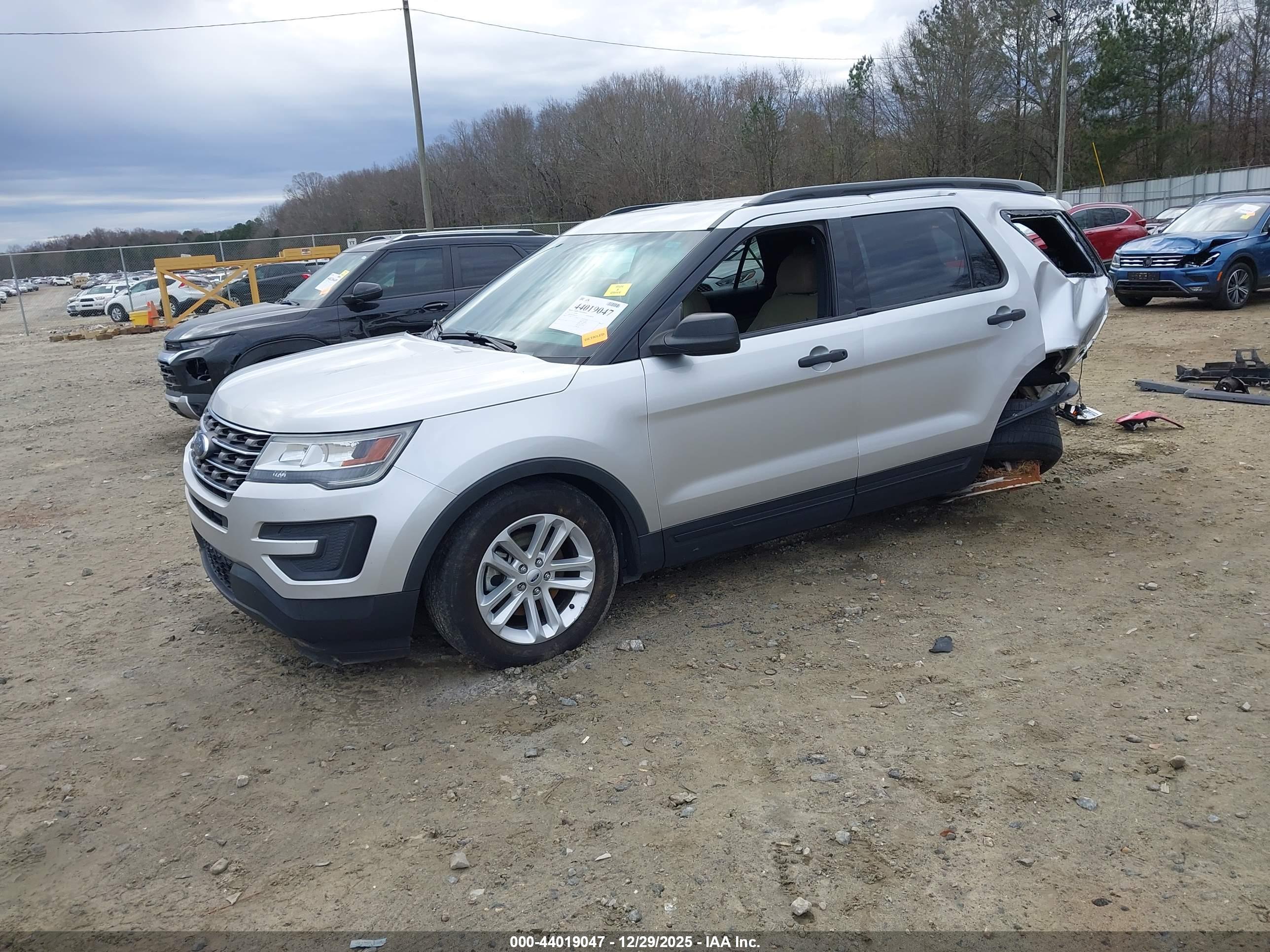 FORD EXPLORER image 2