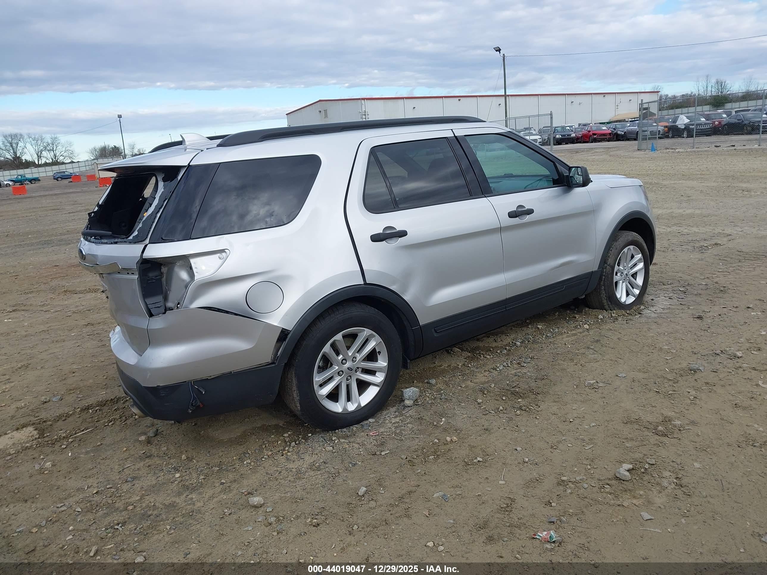 FORD EXPLORER image 4