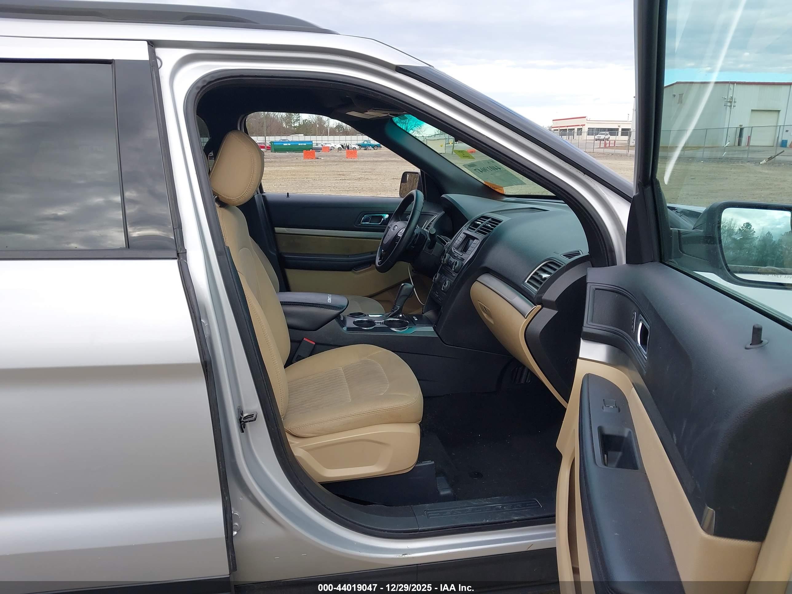 FORD EXPLORER image 5