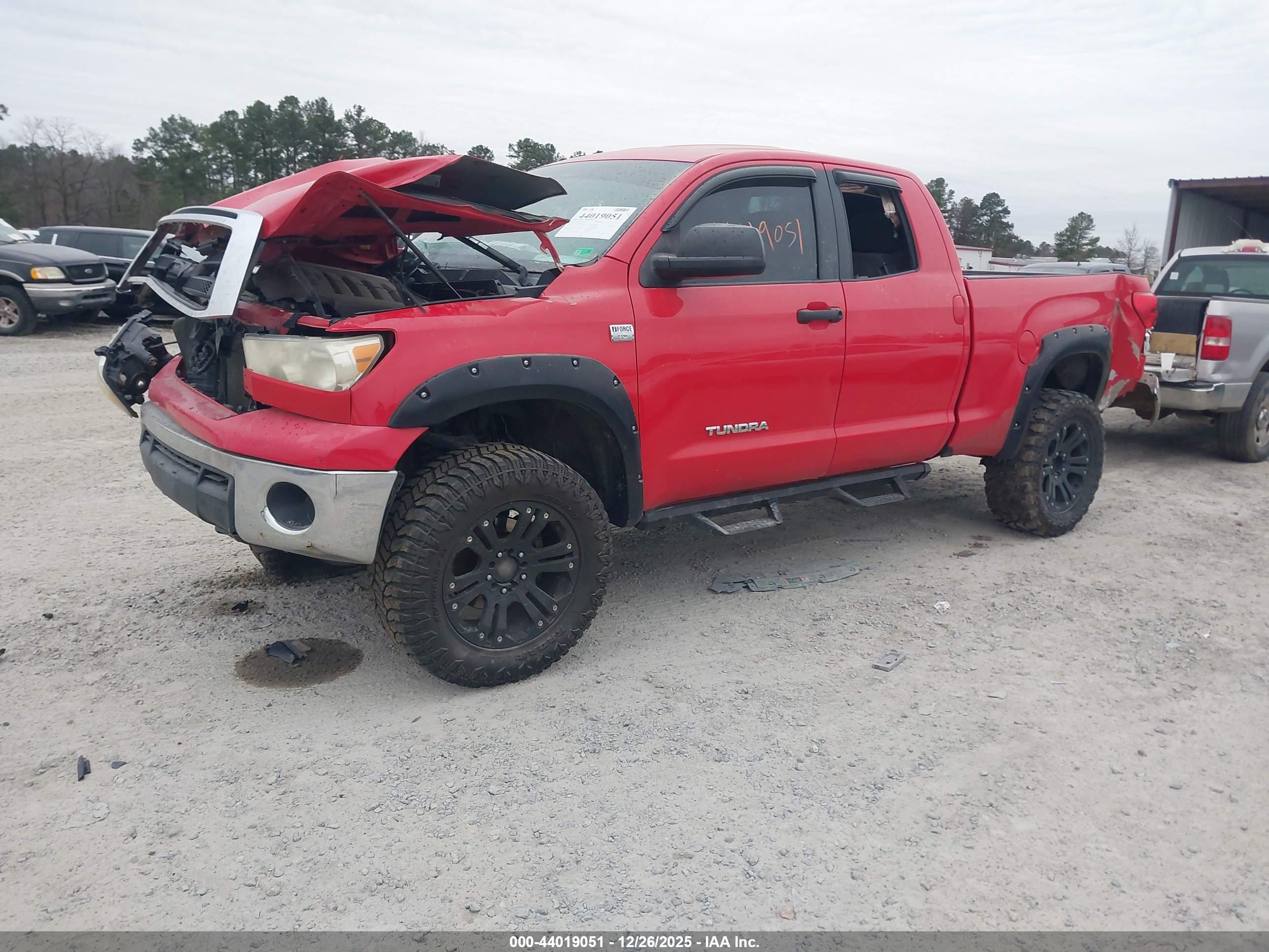 TOYOTA TUNDRA image 2