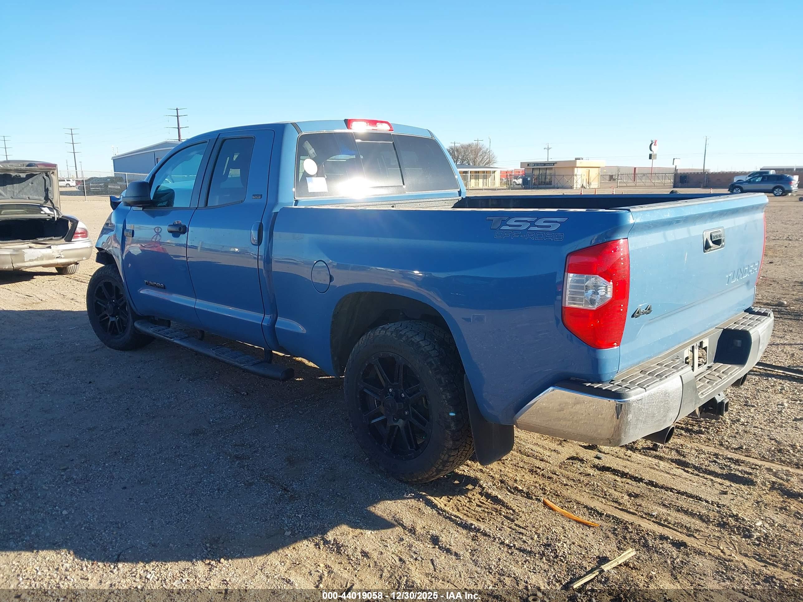 TOYOTA TUNDRA image 3