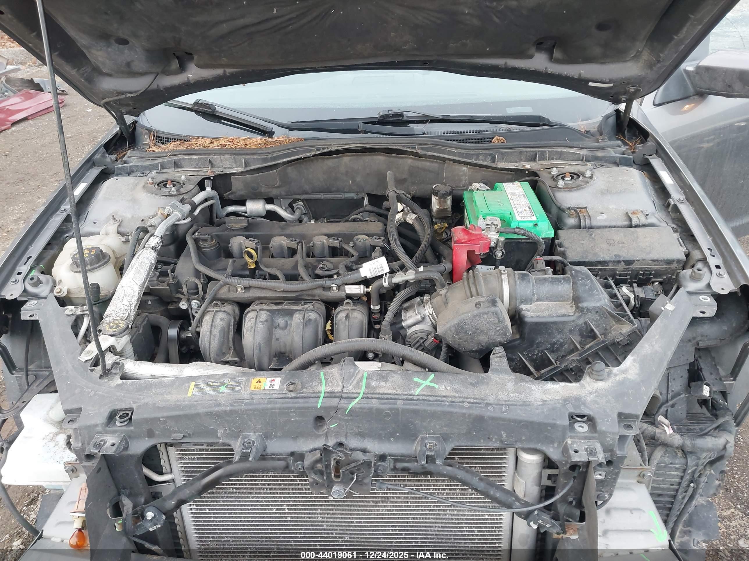 FORD FUSION image 10