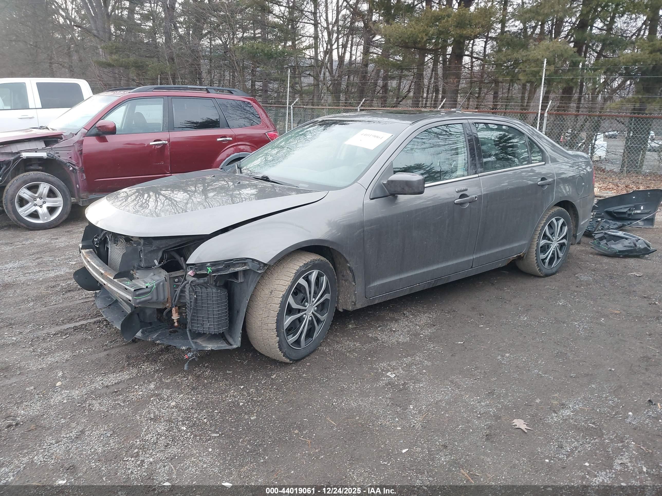 FORD FUSION image 2