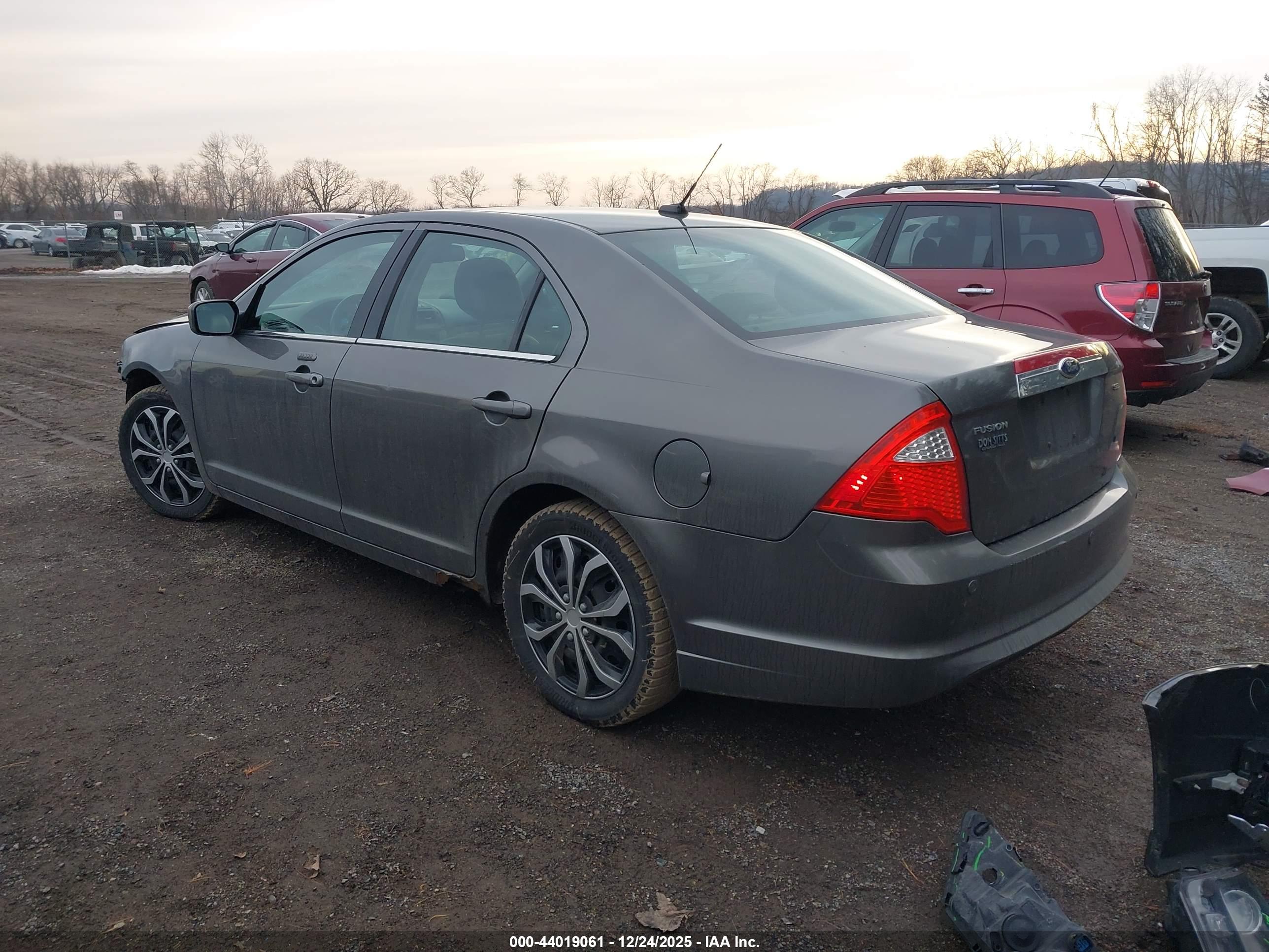 FORD FUSION image 3