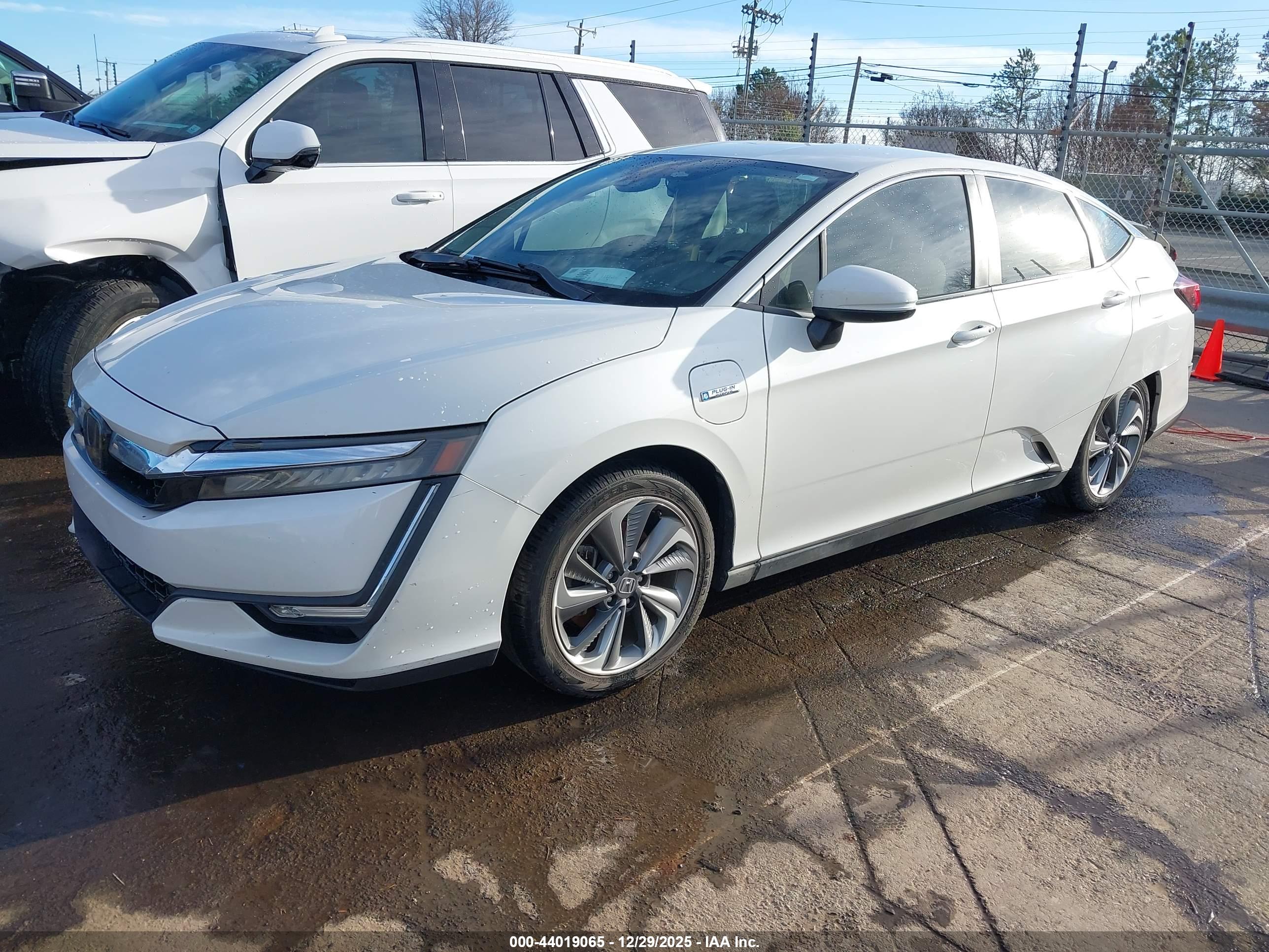 HONDA CLARITY image 2