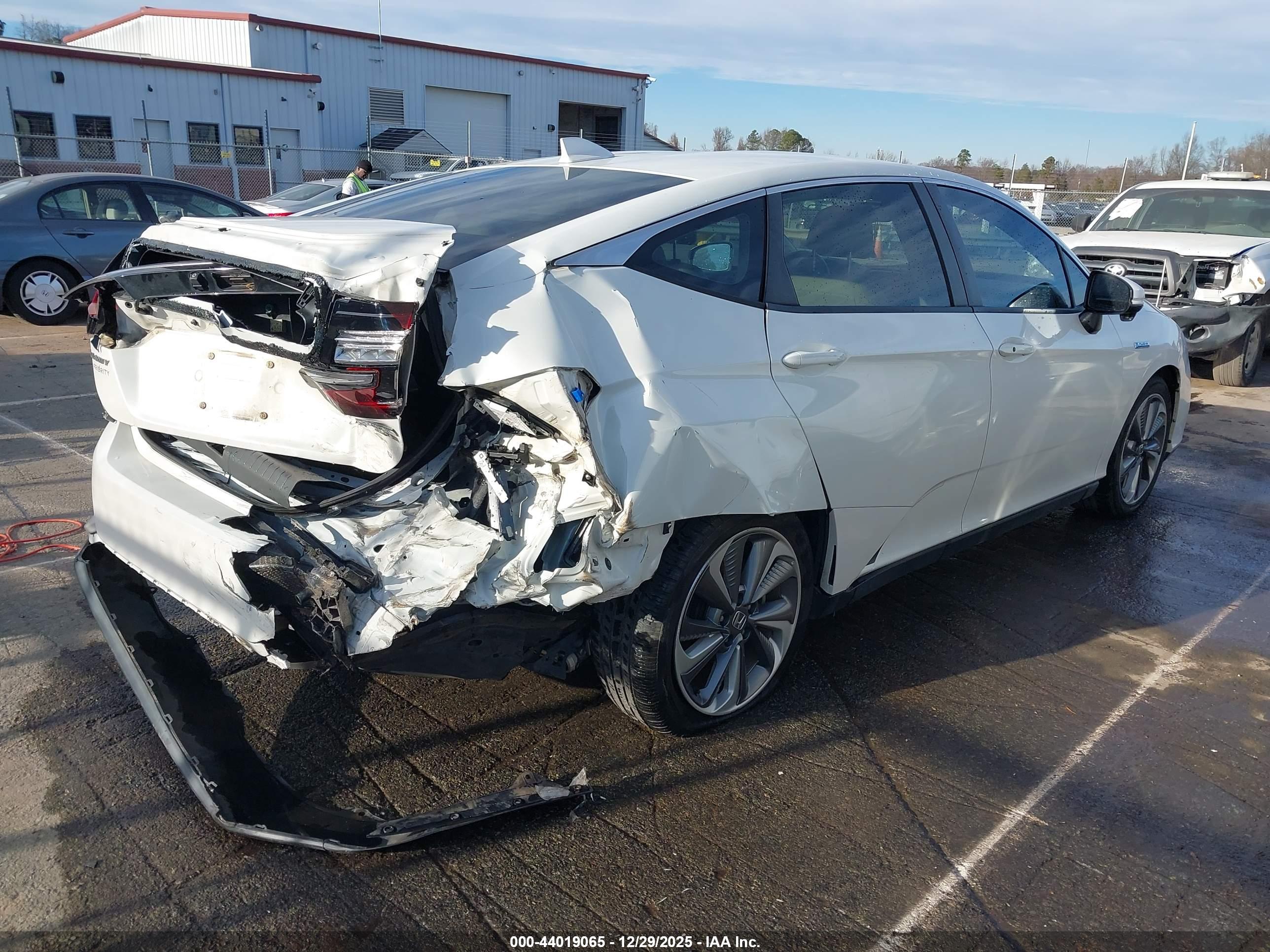HONDA CLARITY image 4