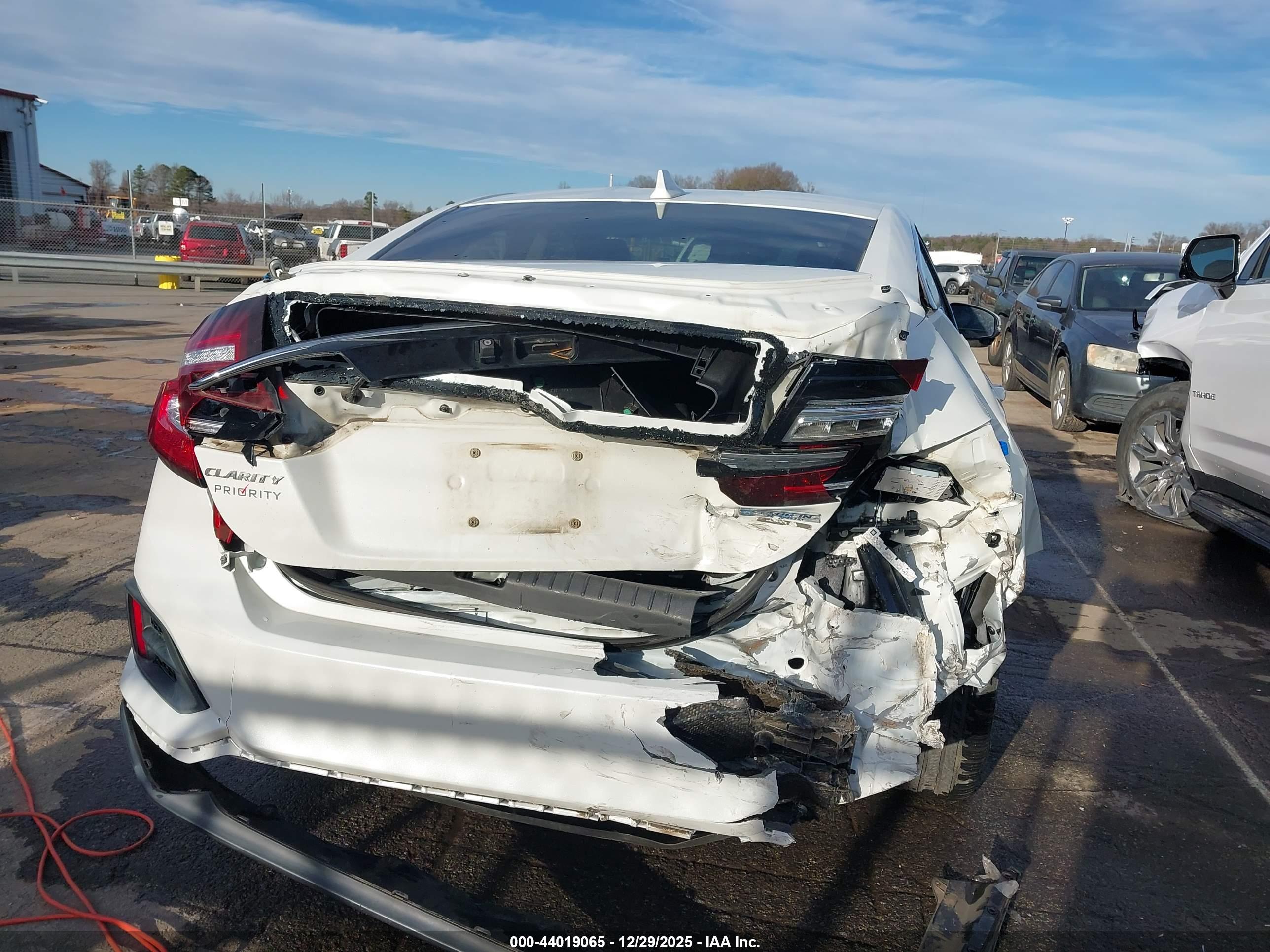 HONDA CLARITY image 6