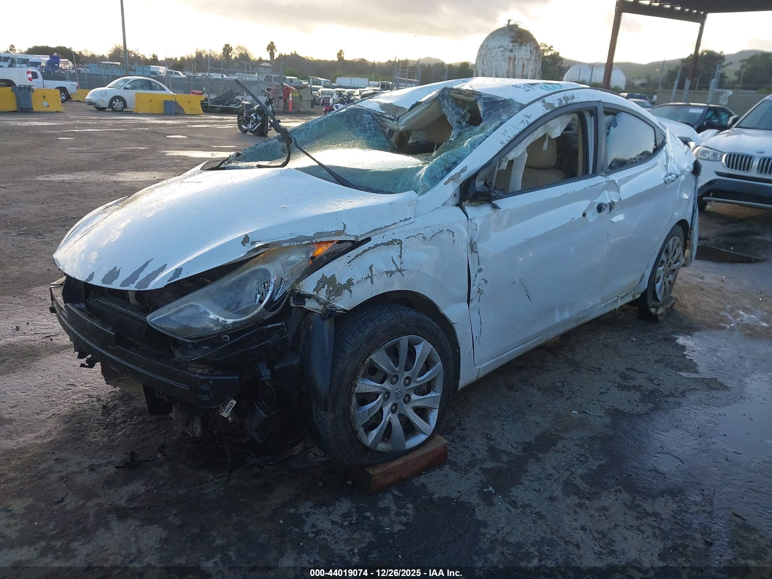 HYUNDAI ELANTRA image 2