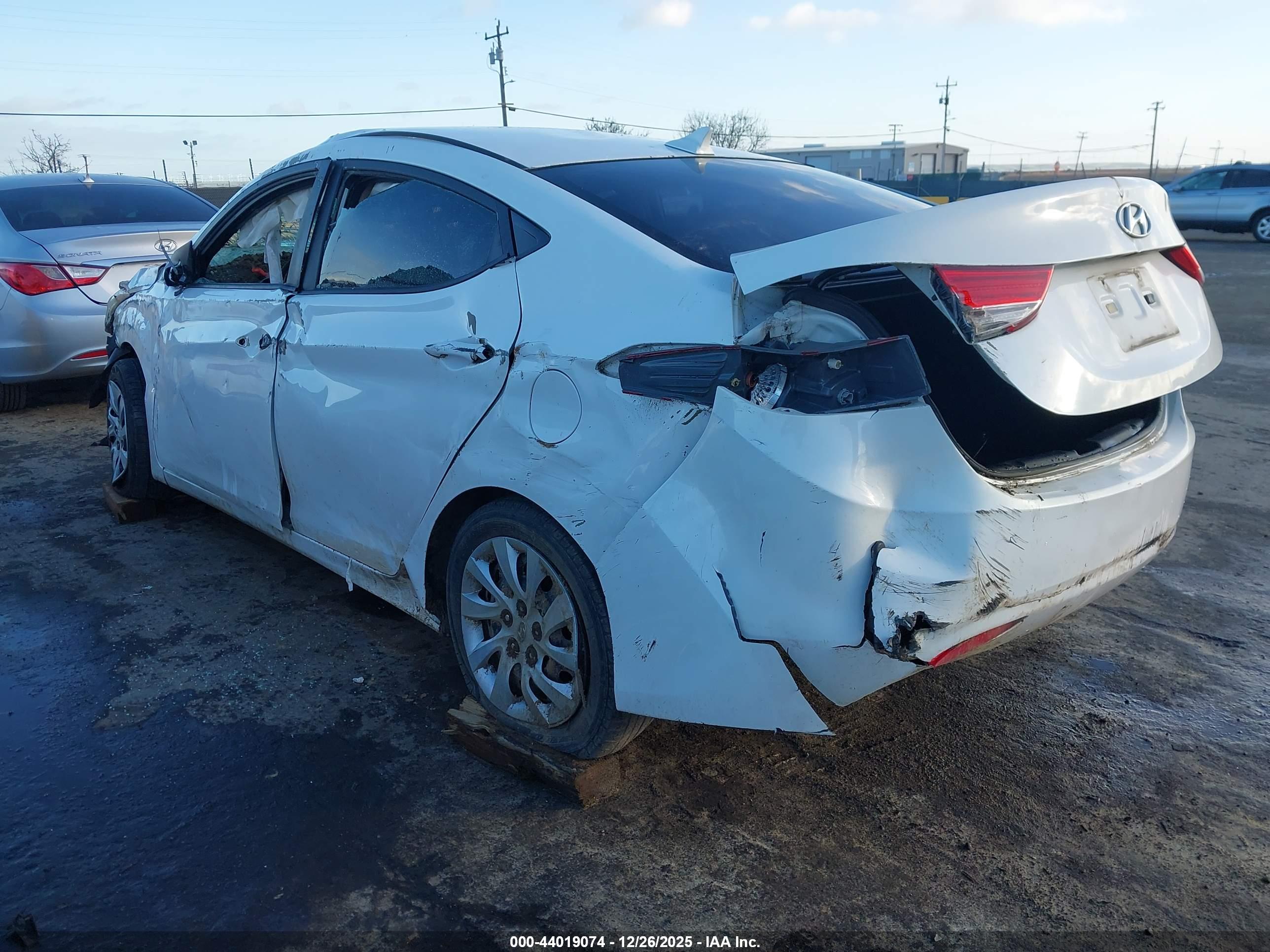HYUNDAI ELANTRA image 3