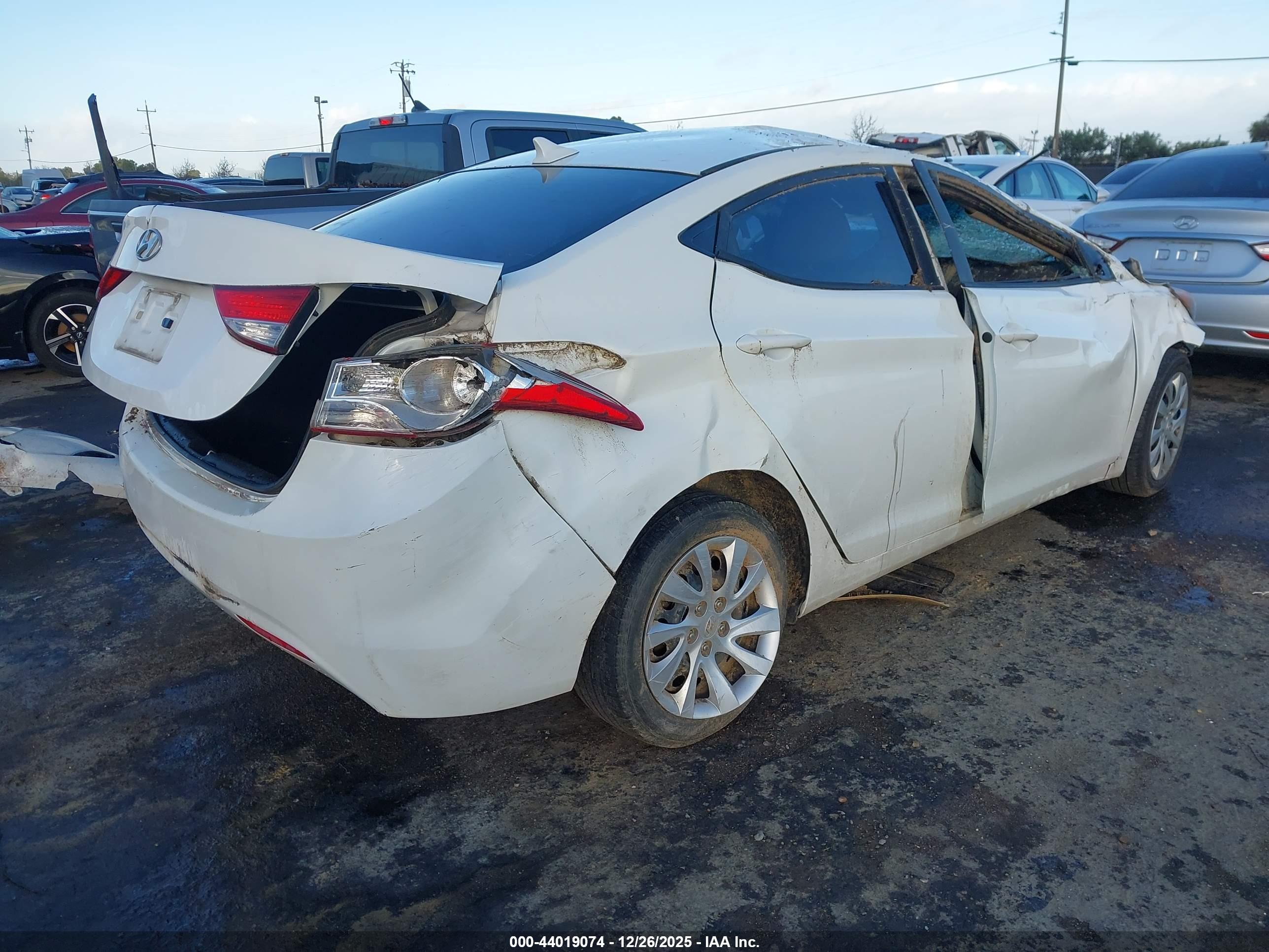 HYUNDAI ELANTRA image 4