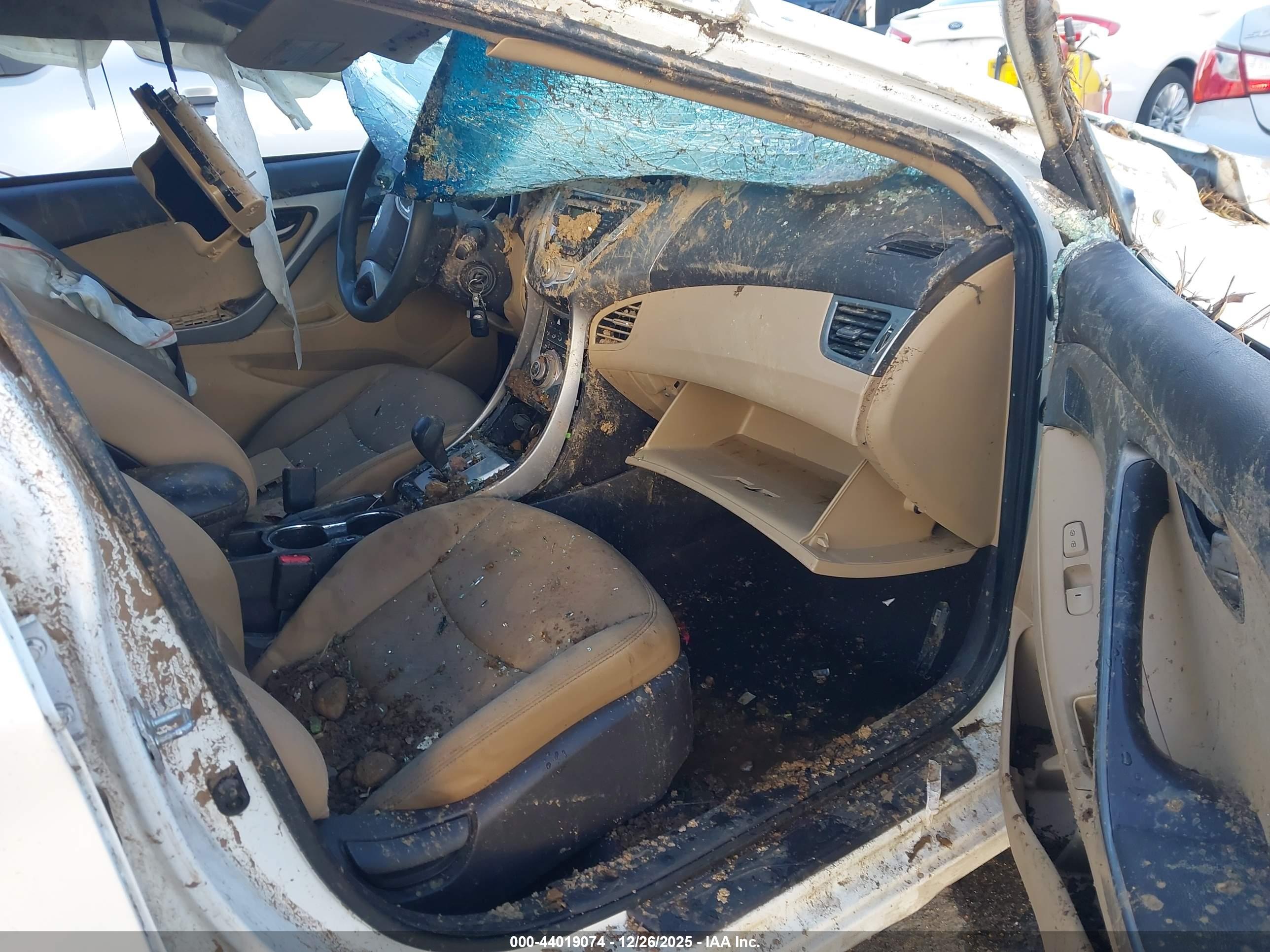 HYUNDAI ELANTRA image 5