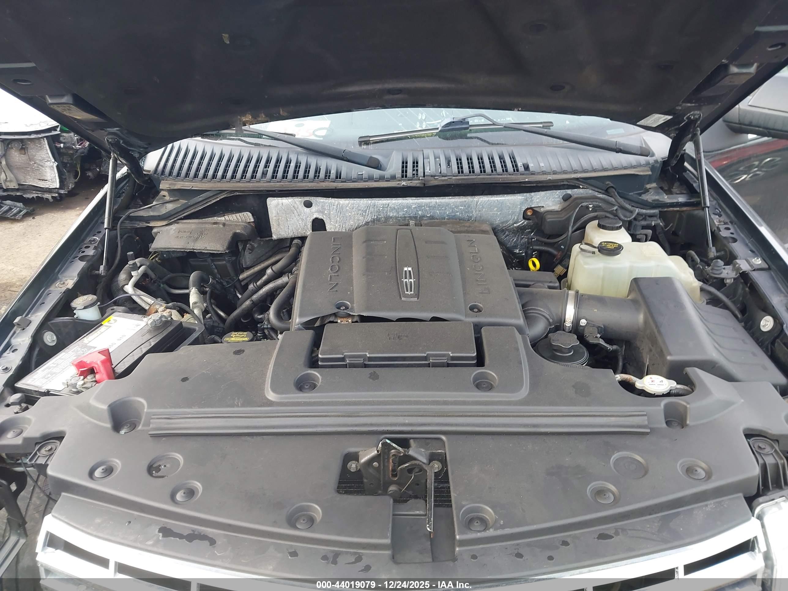 LINCOLN NAVIGATOR image 10