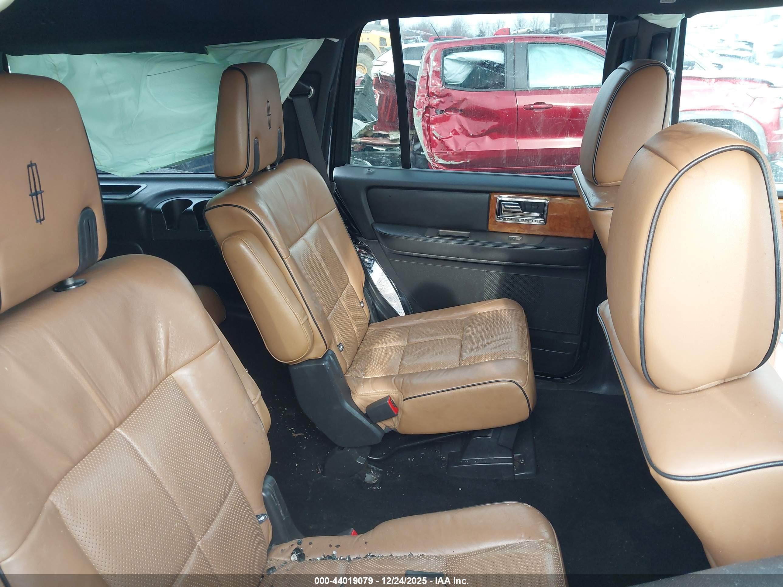 LINCOLN NAVIGATOR image 8
