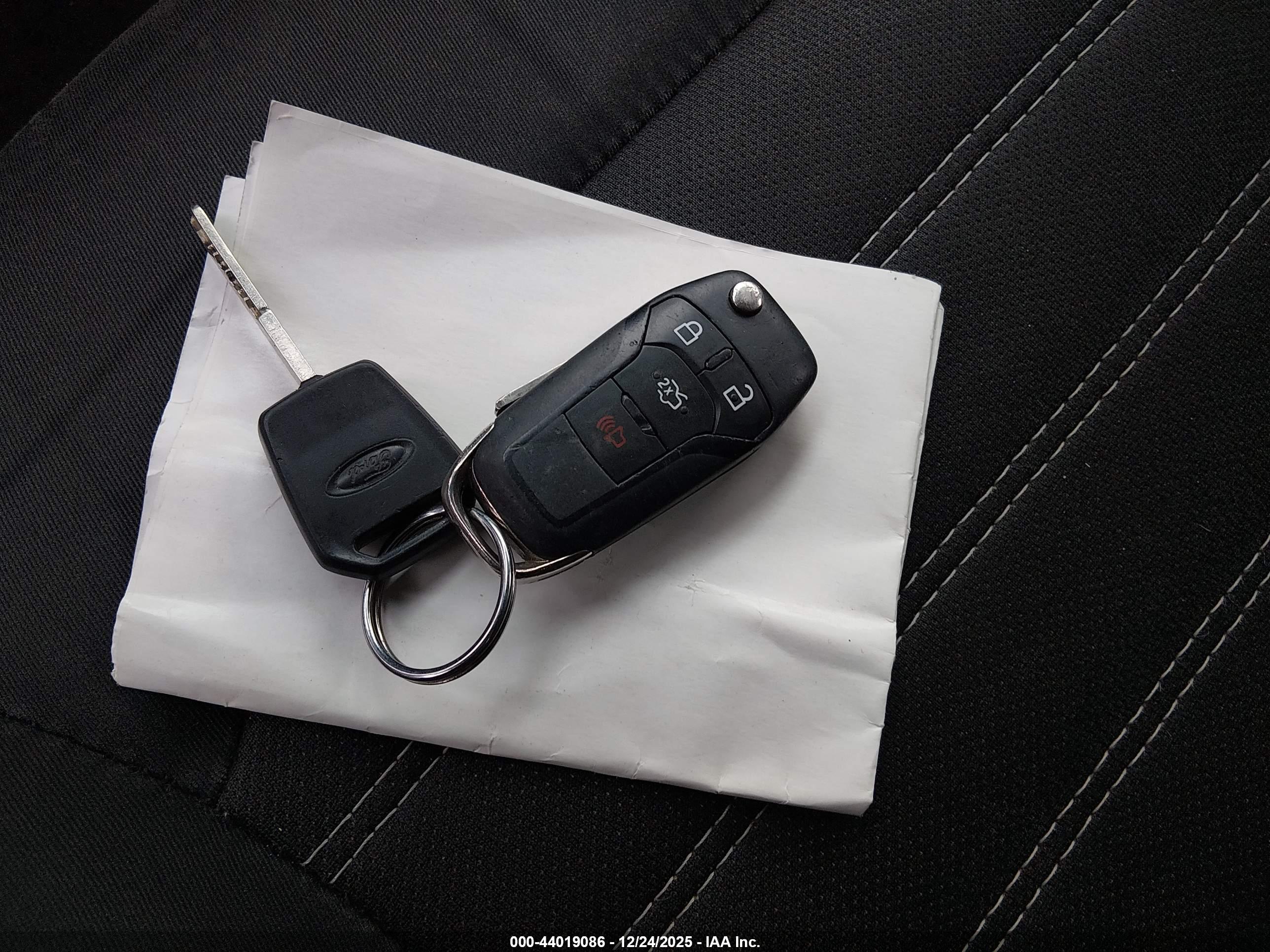 FORD FUSION image 11