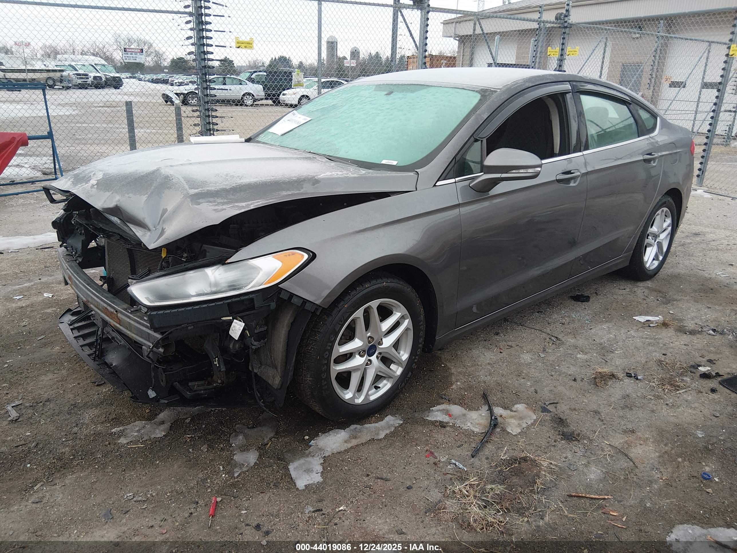 FORD FUSION image 2