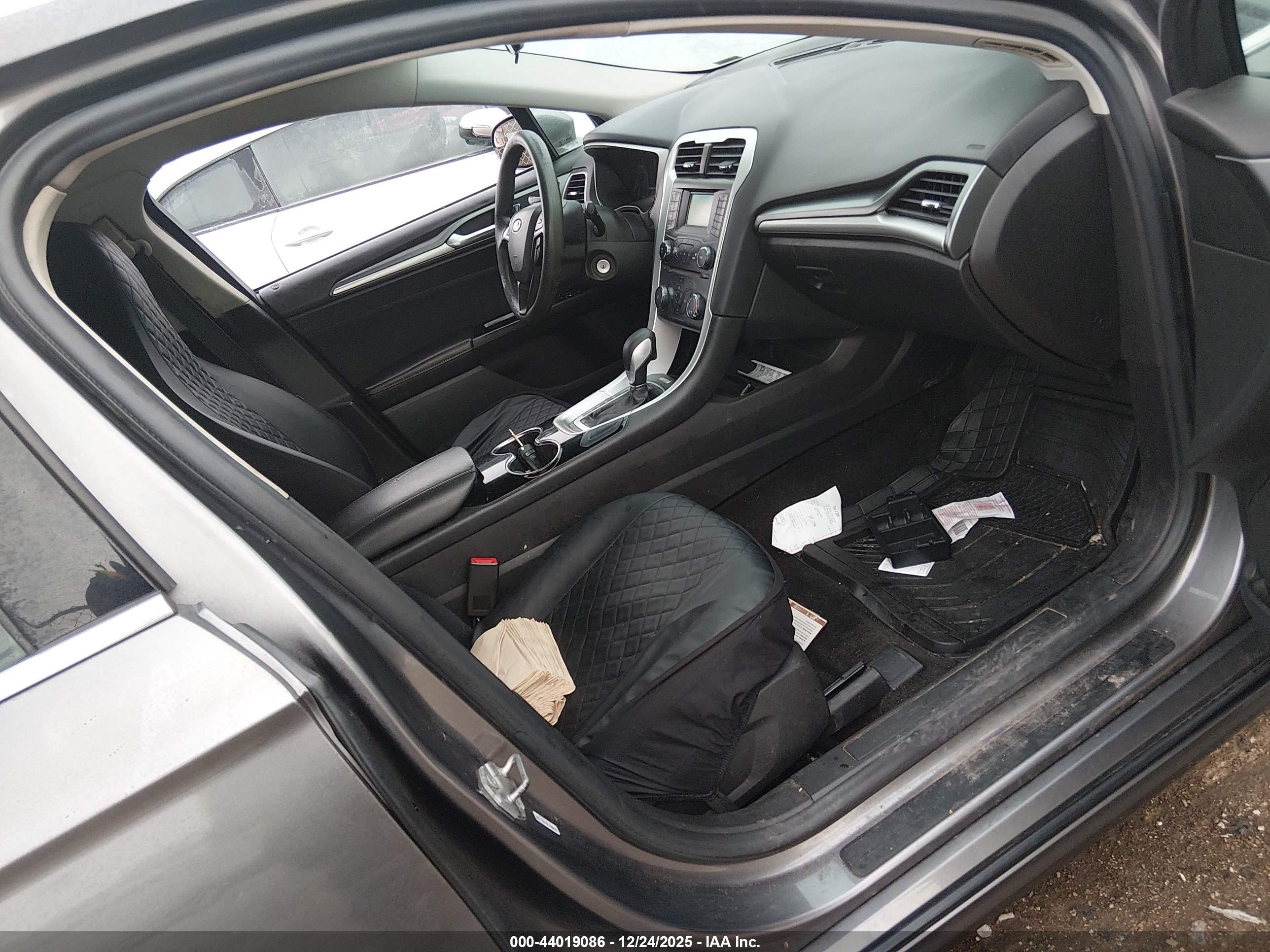 FORD FUSION image 5