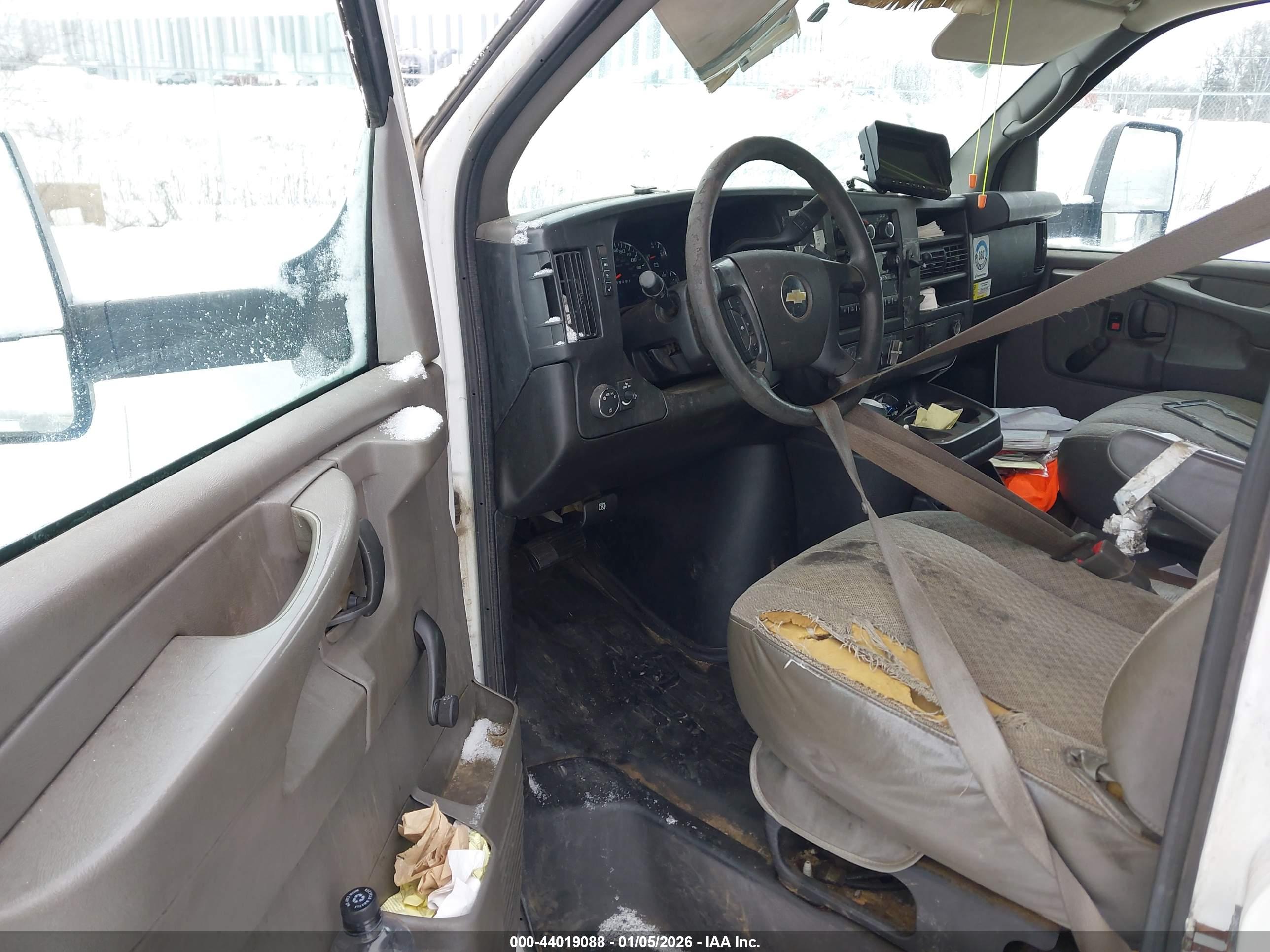CHEVROLET EXPRESS image 7