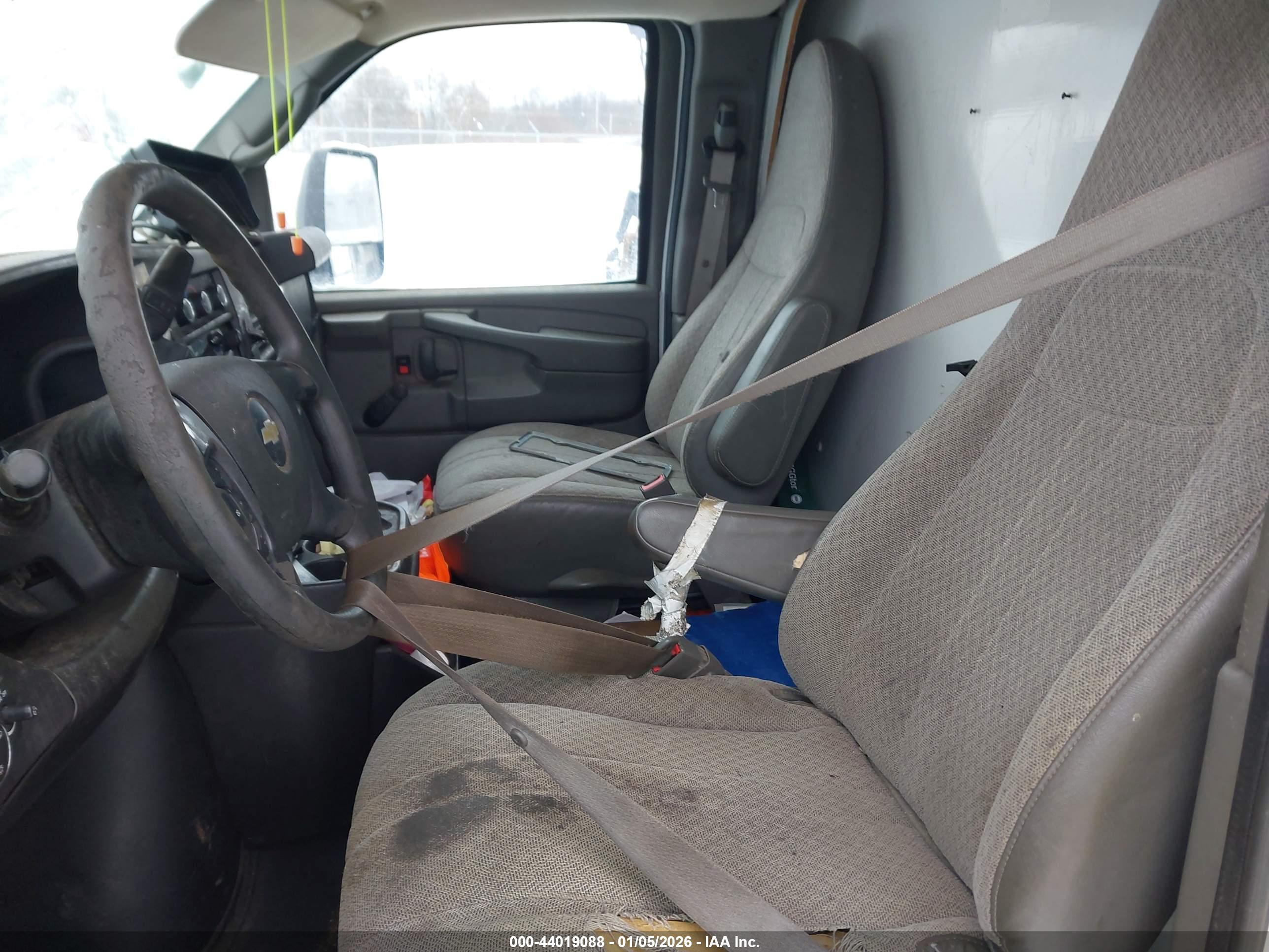 CHEVROLET EXPRESS image 8