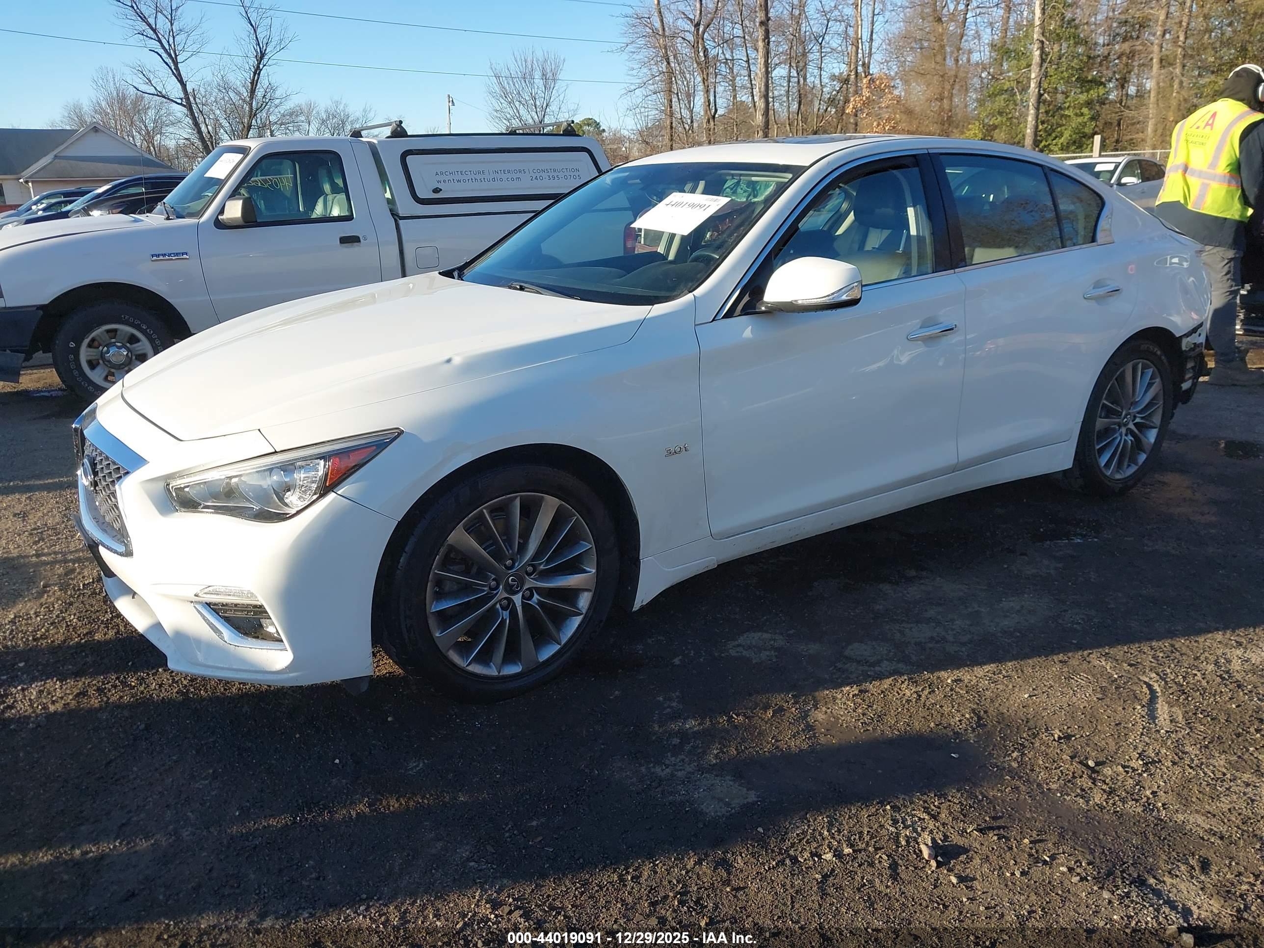 INFINITI Q50 image 2