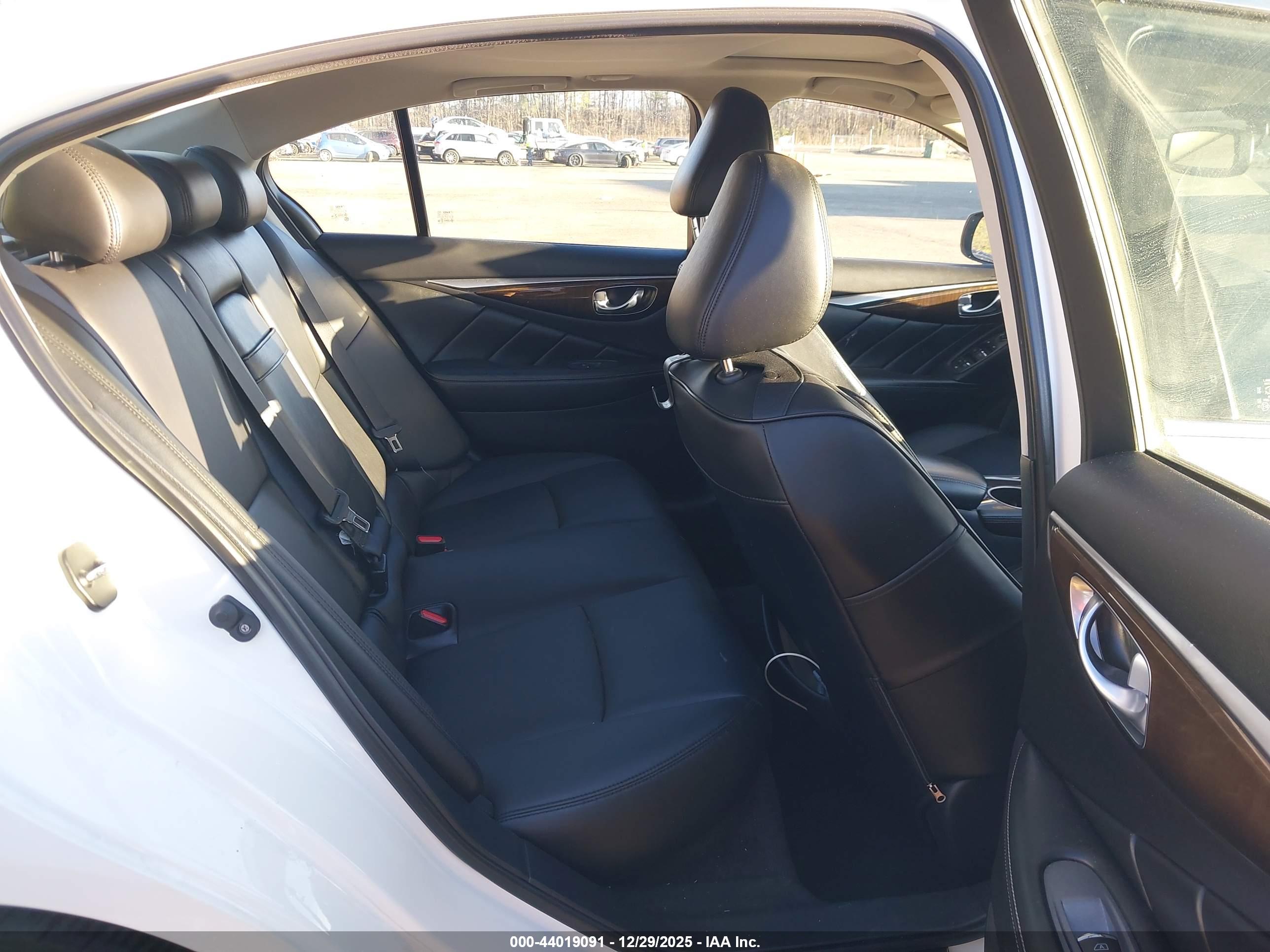 INFINITI Q50 image 8