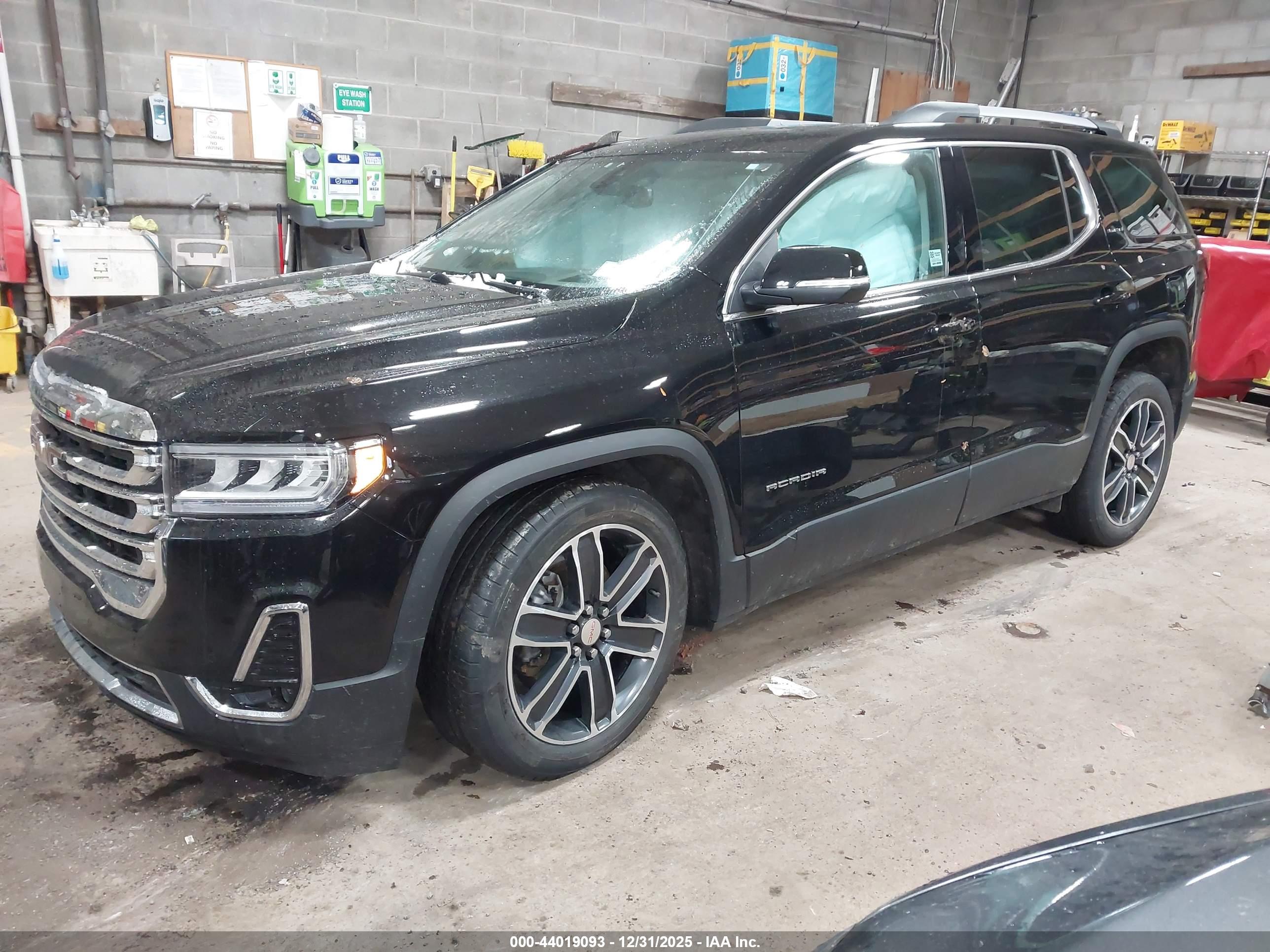 GMC ACADIA image 2