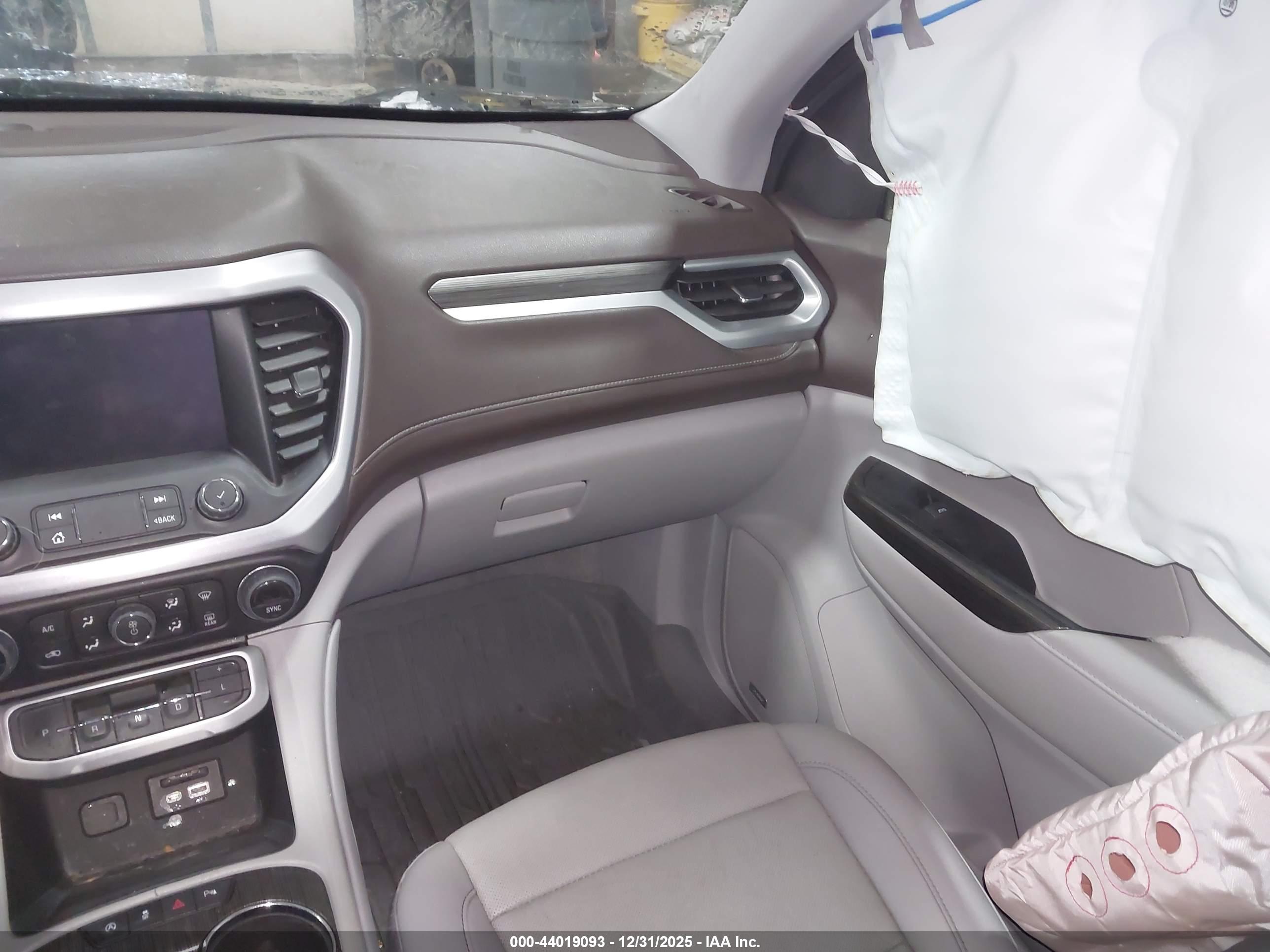 GMC ACADIA image 5
