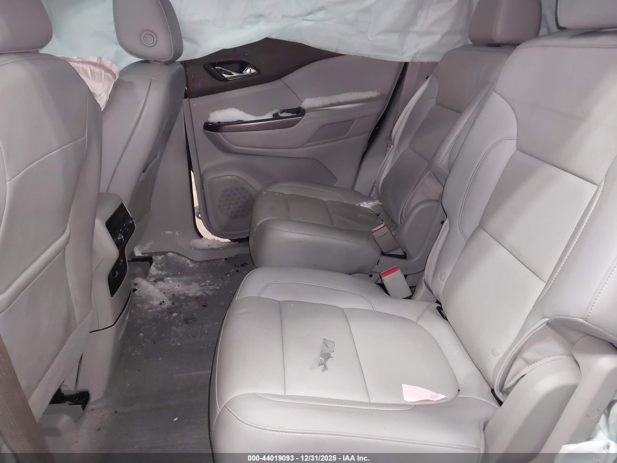 GMC ACADIA image 8