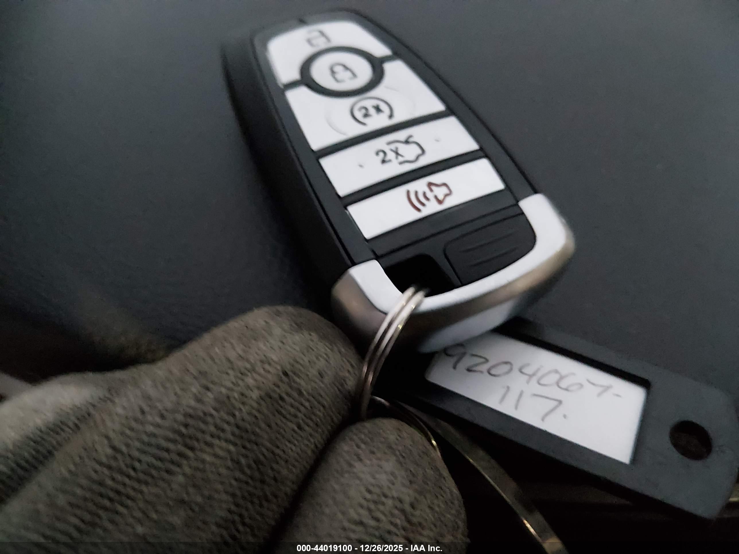 FORD FUSION image 11