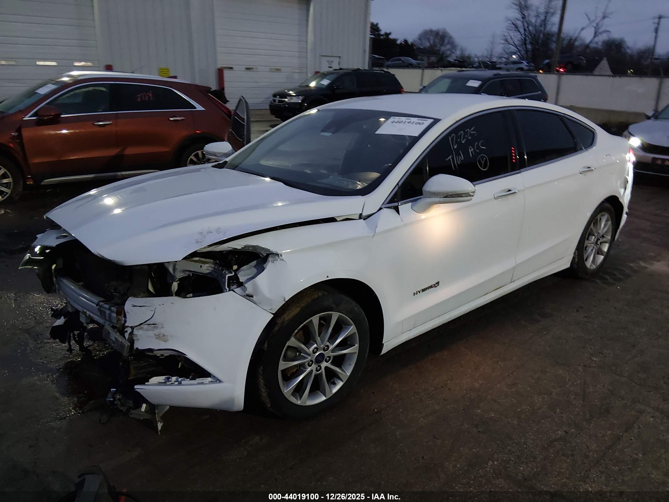 FORD FUSION image 2