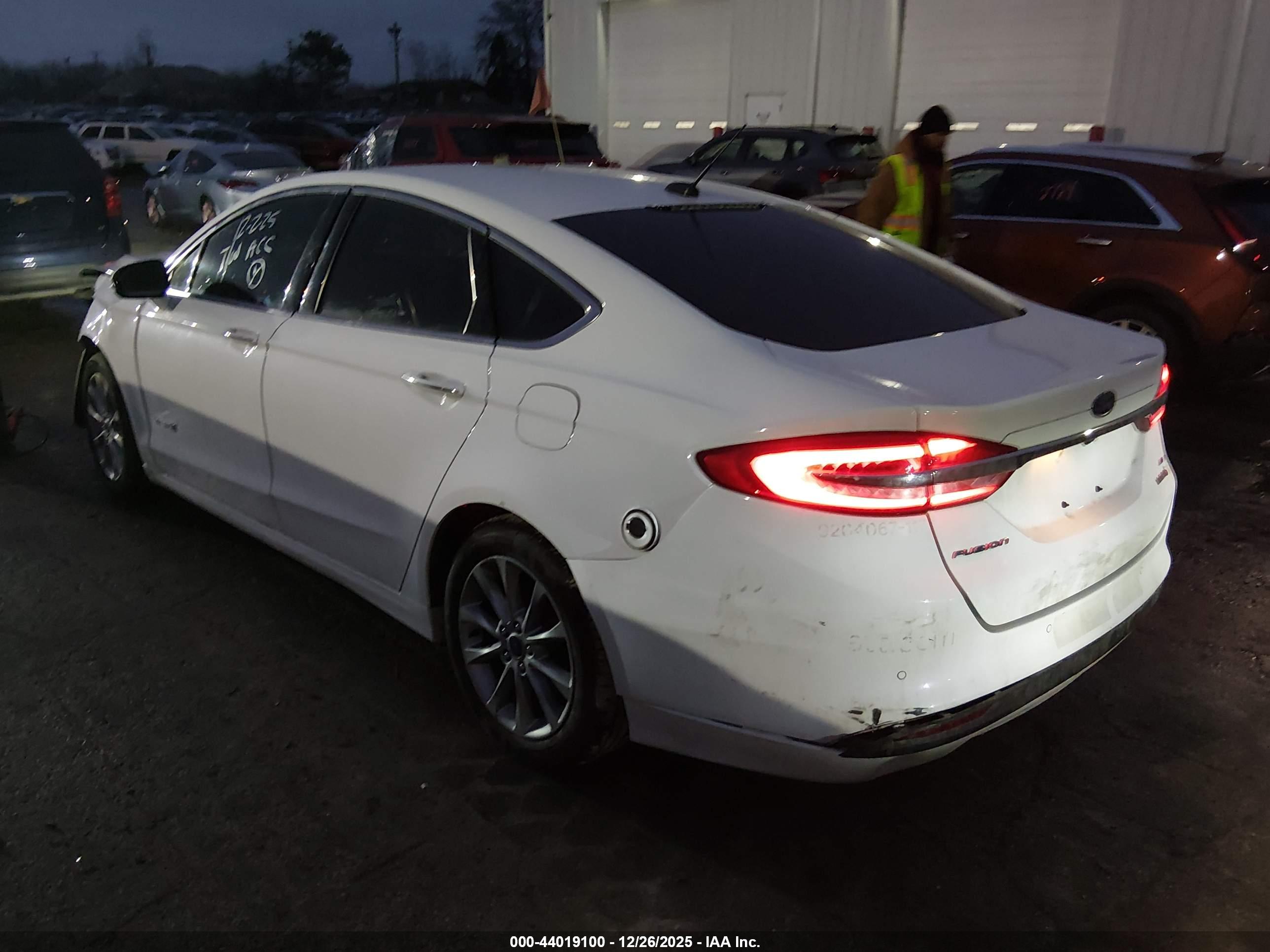 FORD FUSION image 3