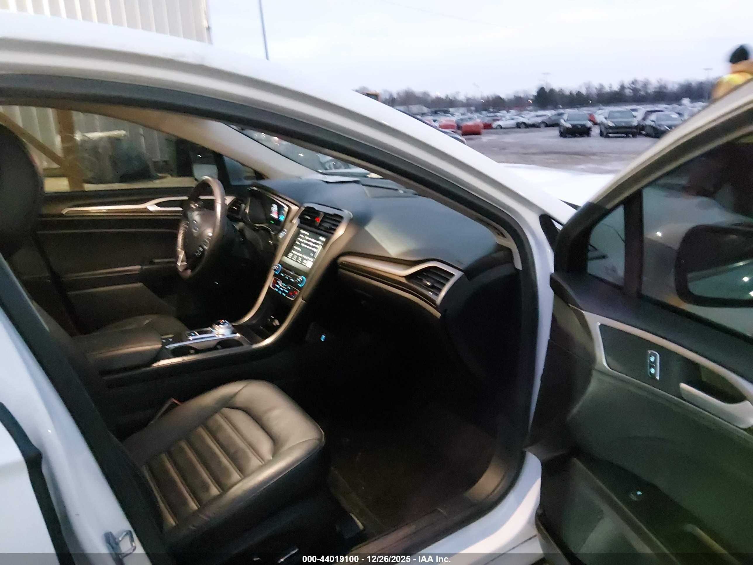FORD FUSION image 5