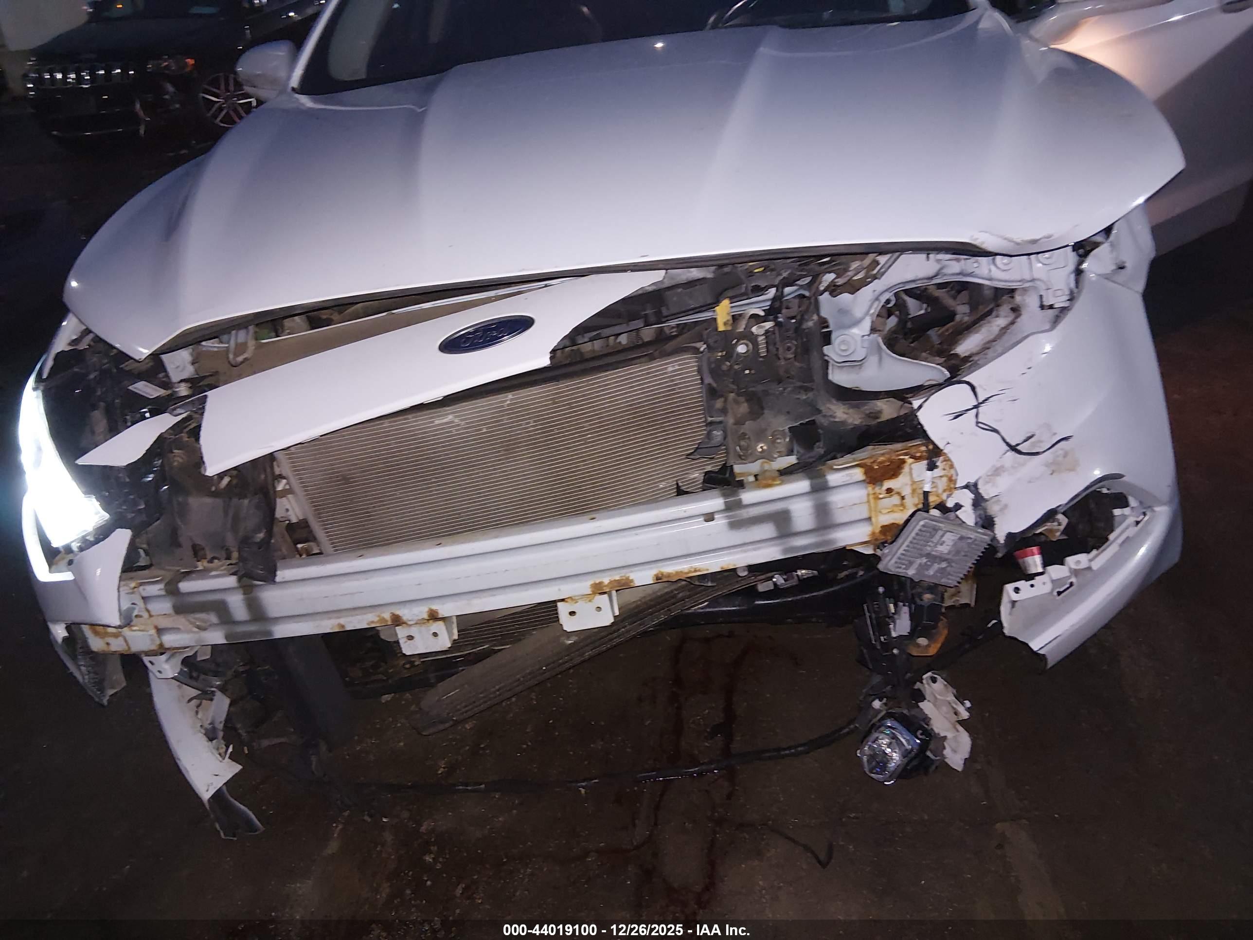FORD FUSION image 6