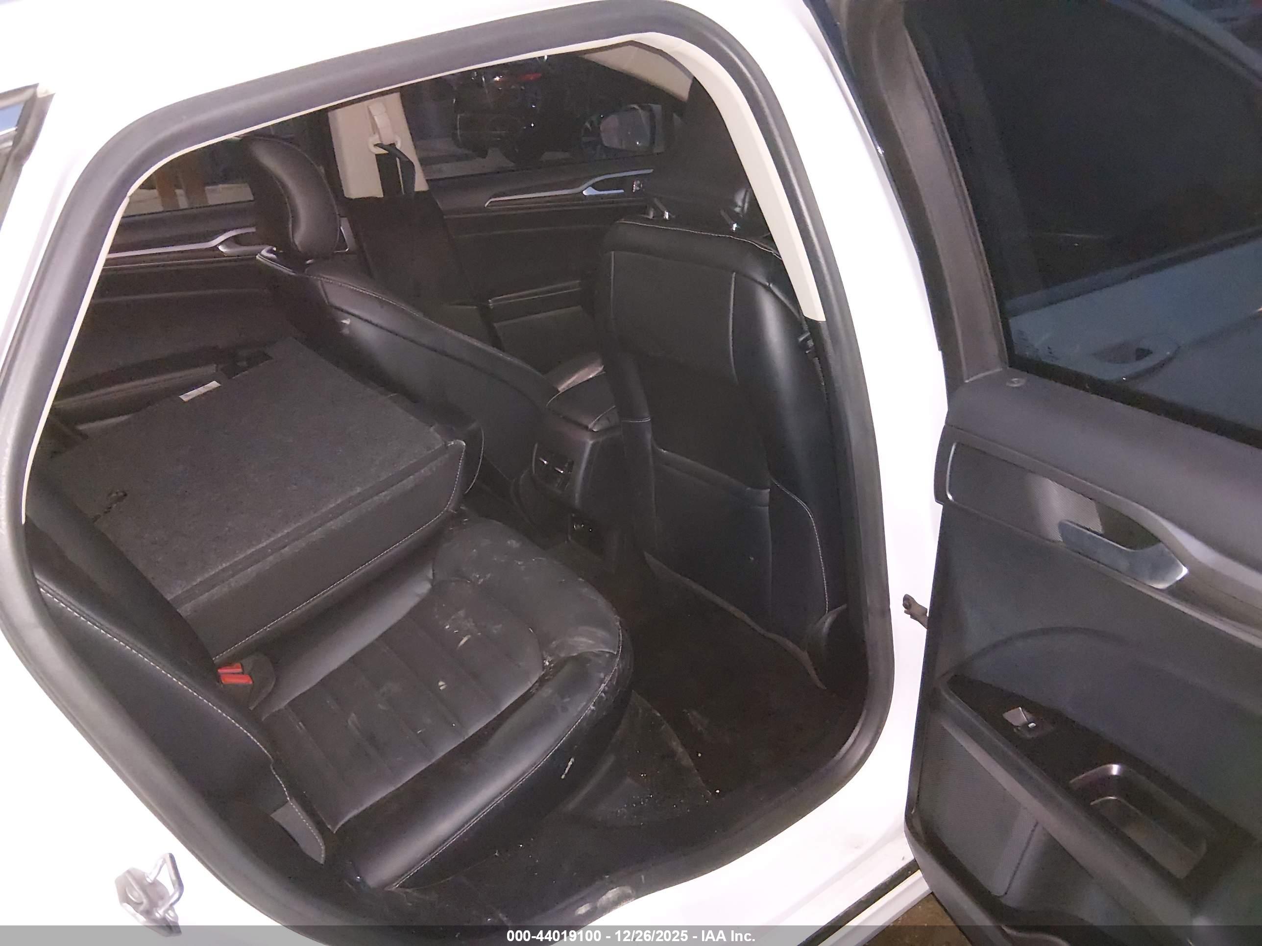 FORD FUSION image 8