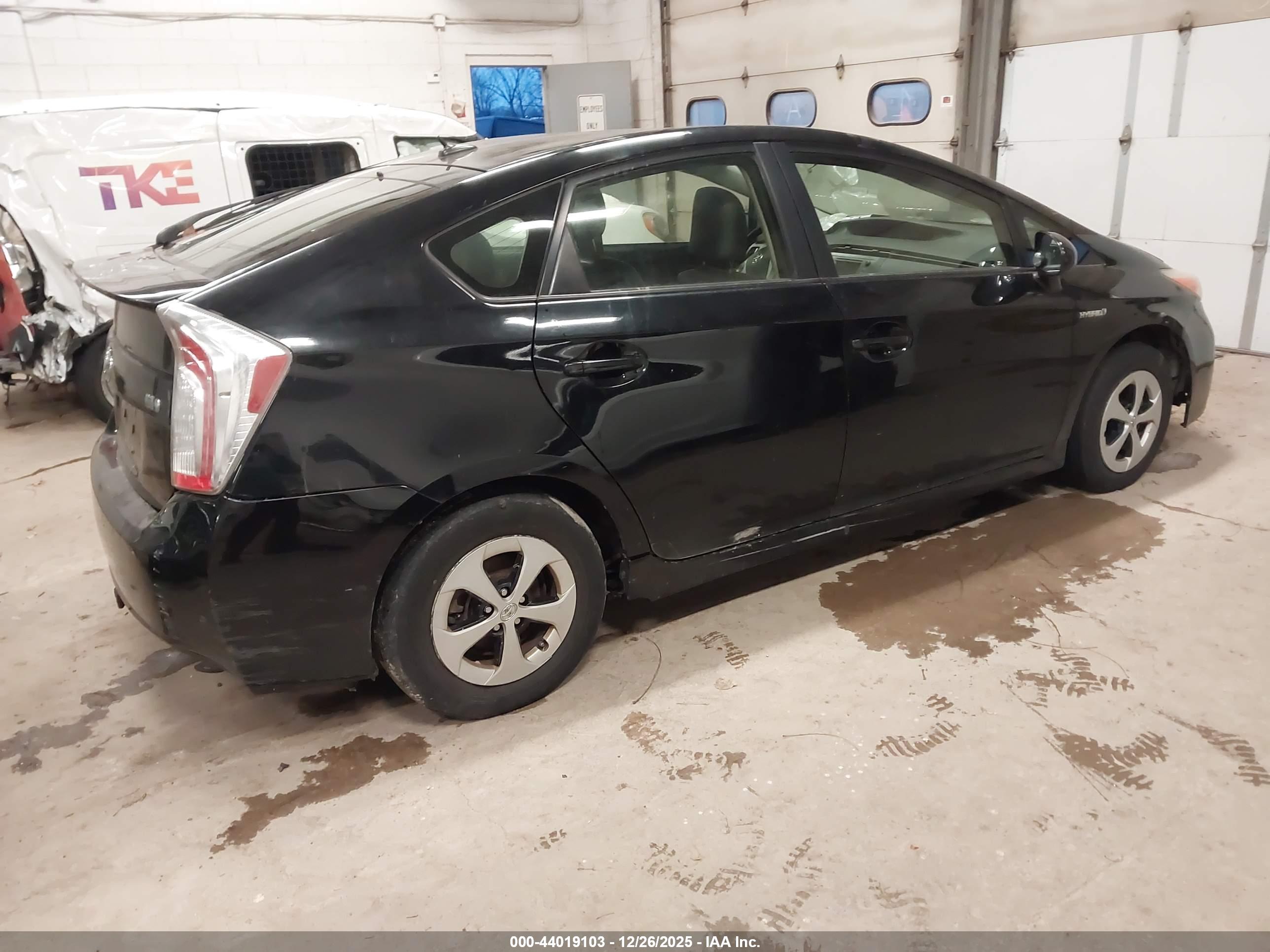 TOYOTA PRIUS image 4