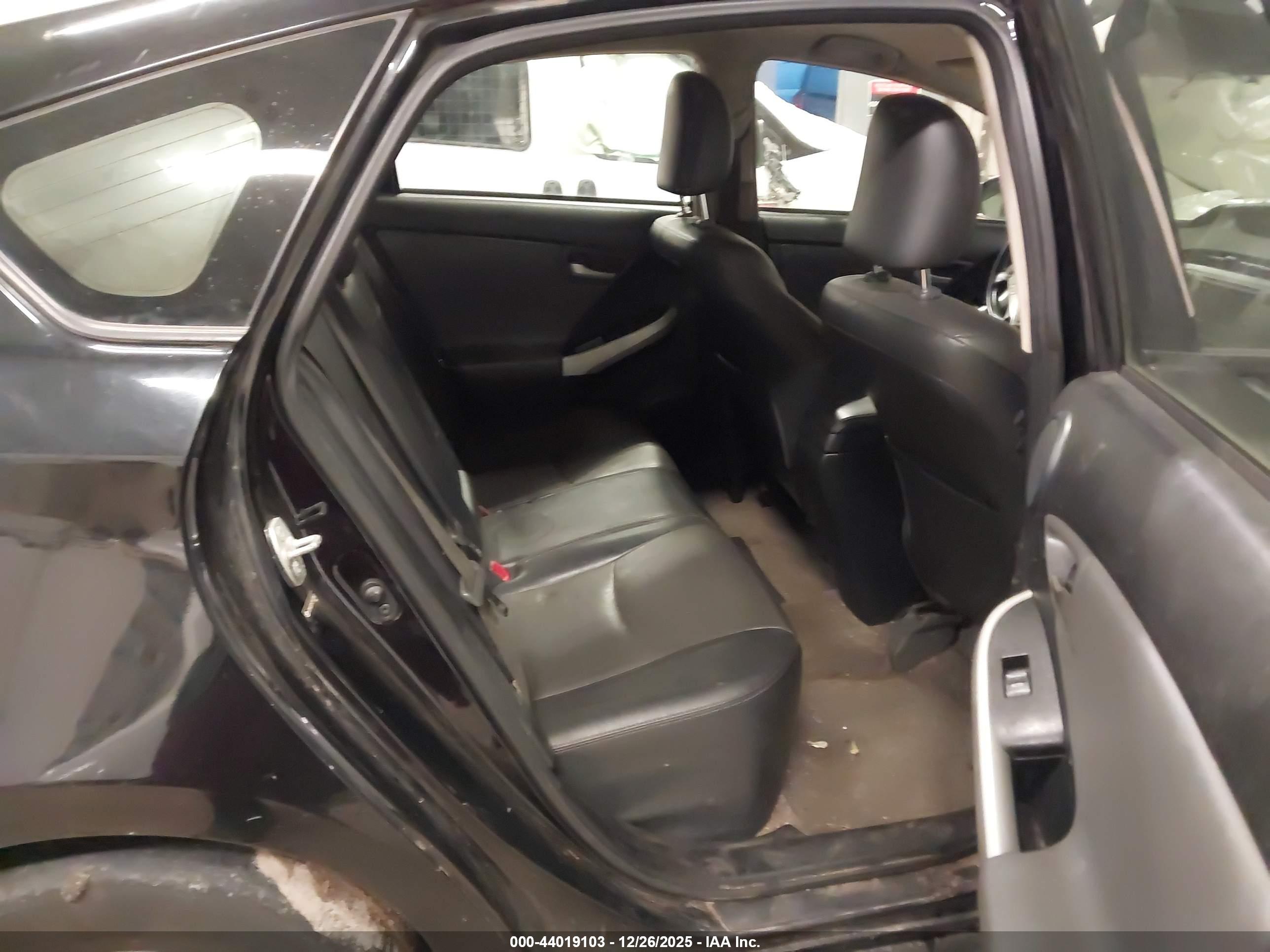 TOYOTA PRIUS image 8