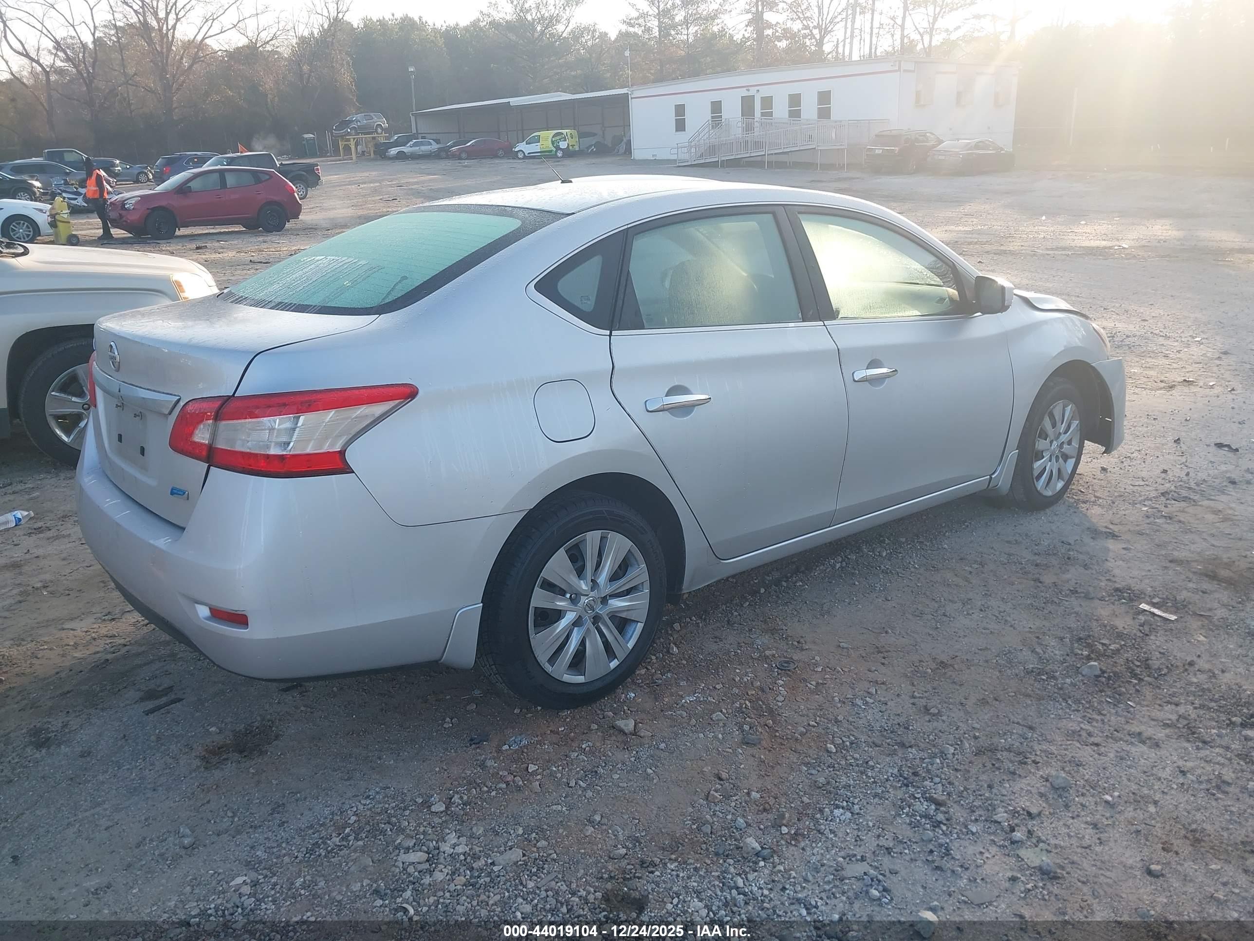 NISSAN SENTRA image 4