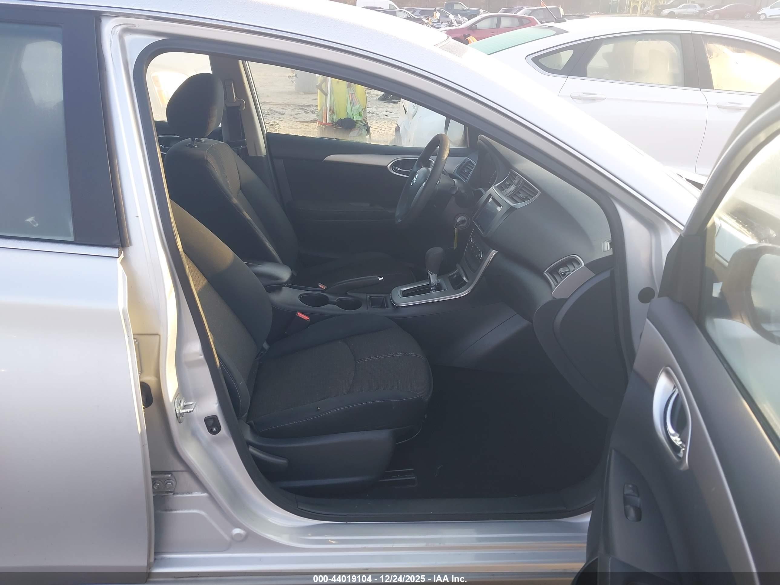 NISSAN SENTRA image 5