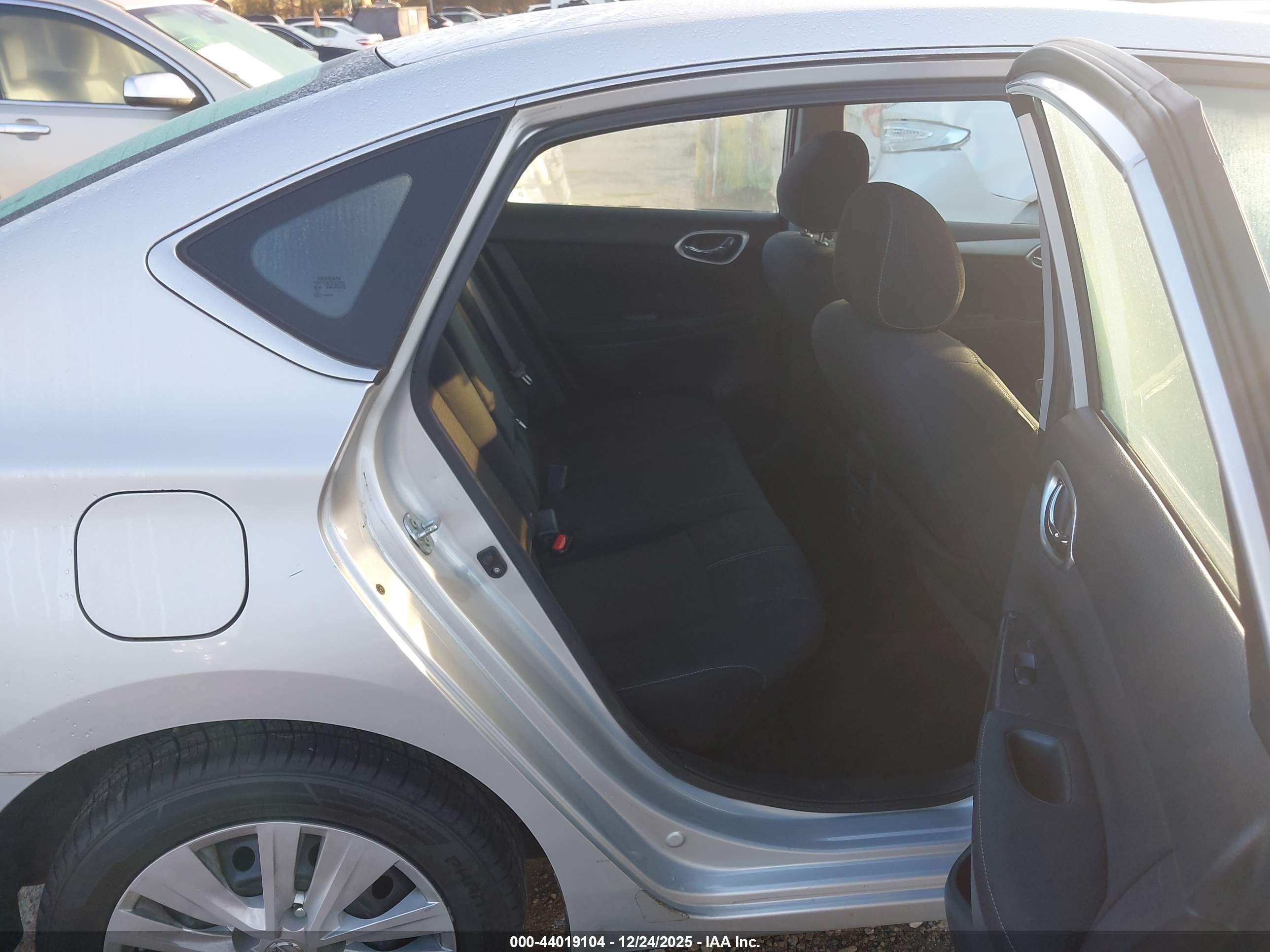 NISSAN SENTRA image 8