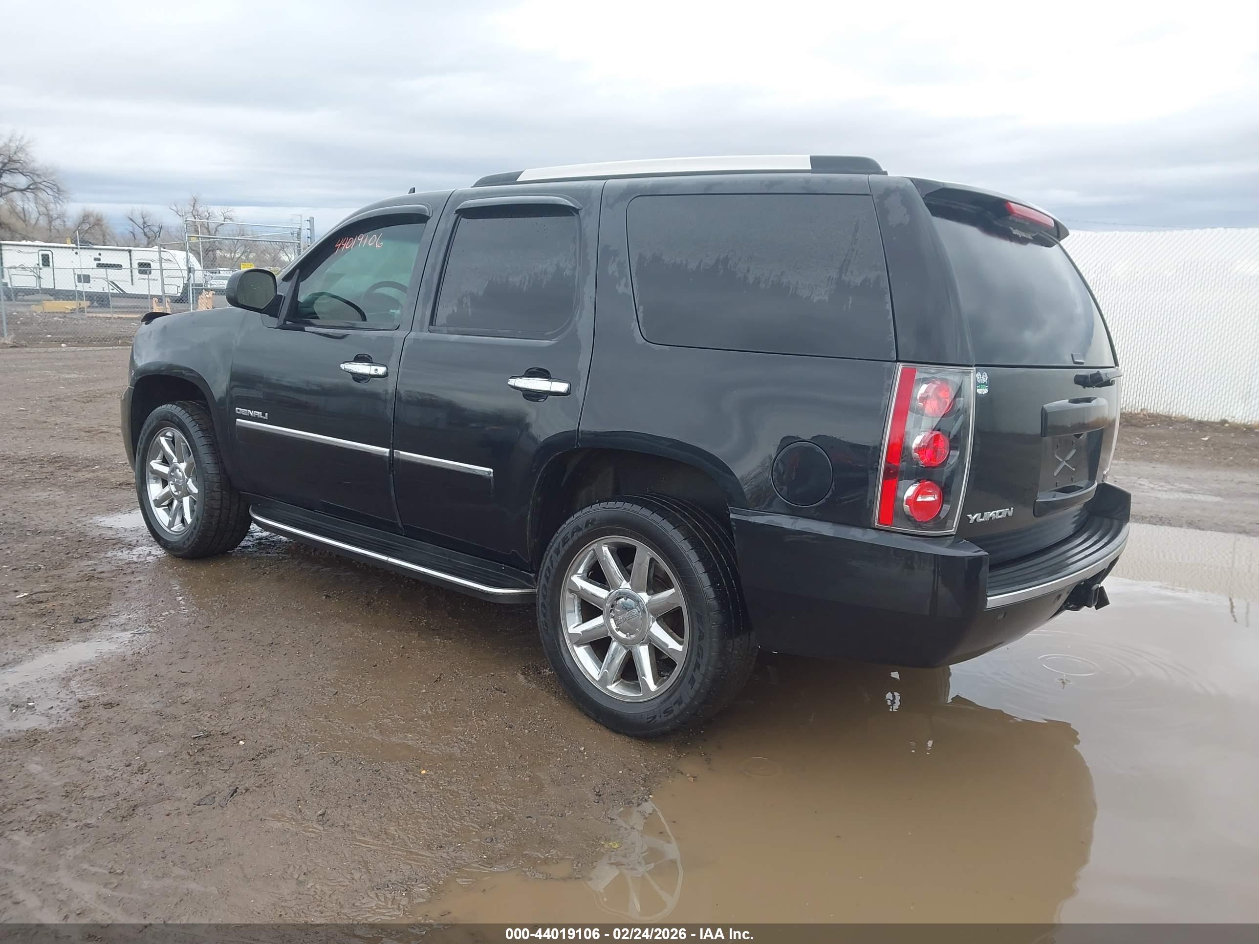GMC YUKON image 3