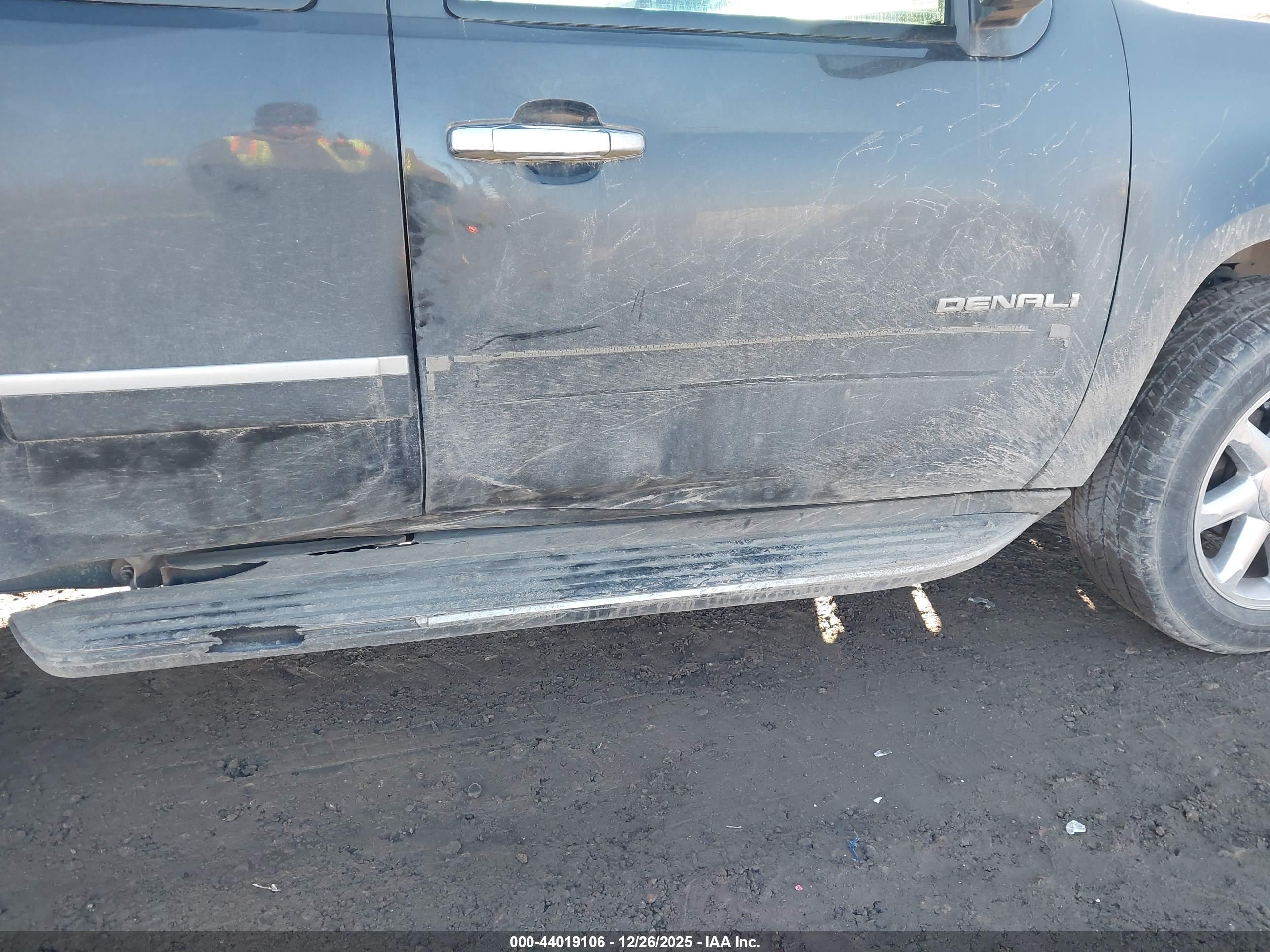 GMC YUKON image 6