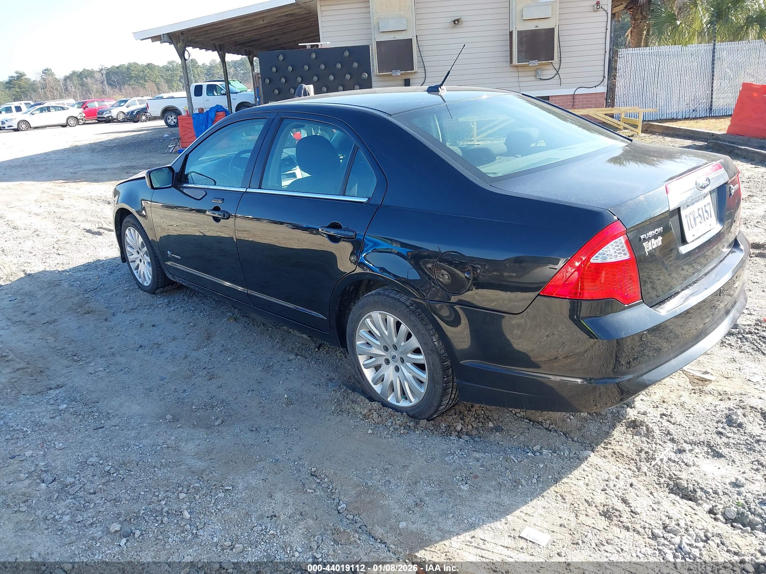 FORD FUSION image 3