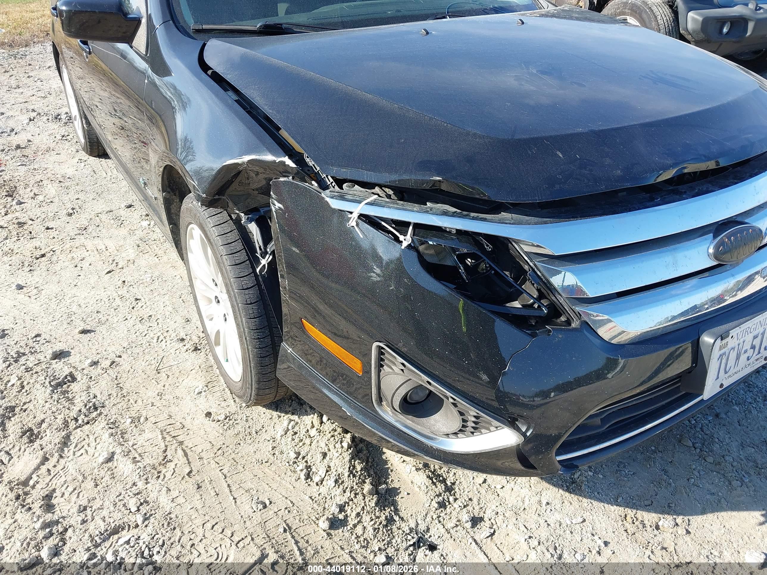 FORD FUSION image 6