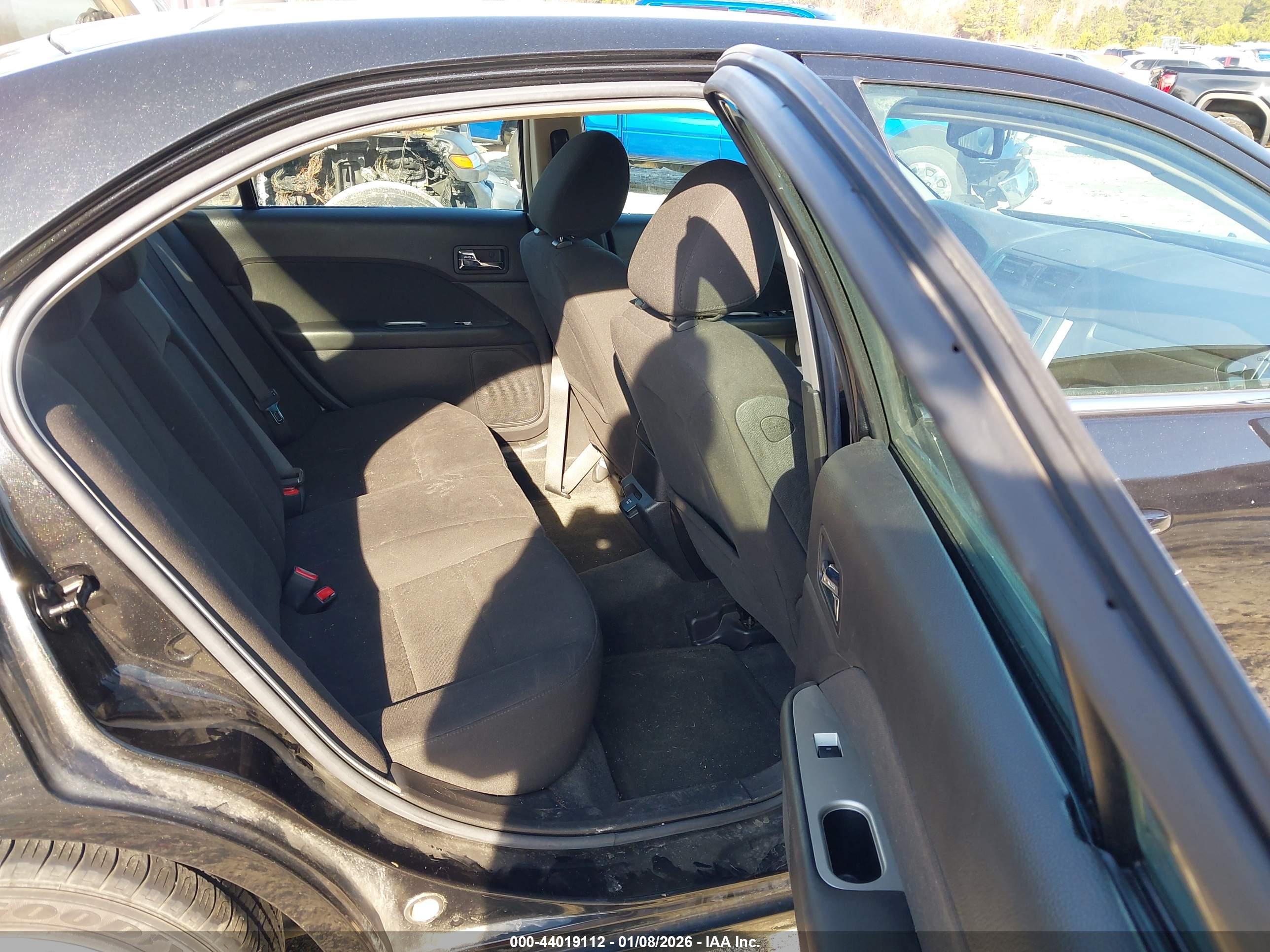 FORD FUSION image 8