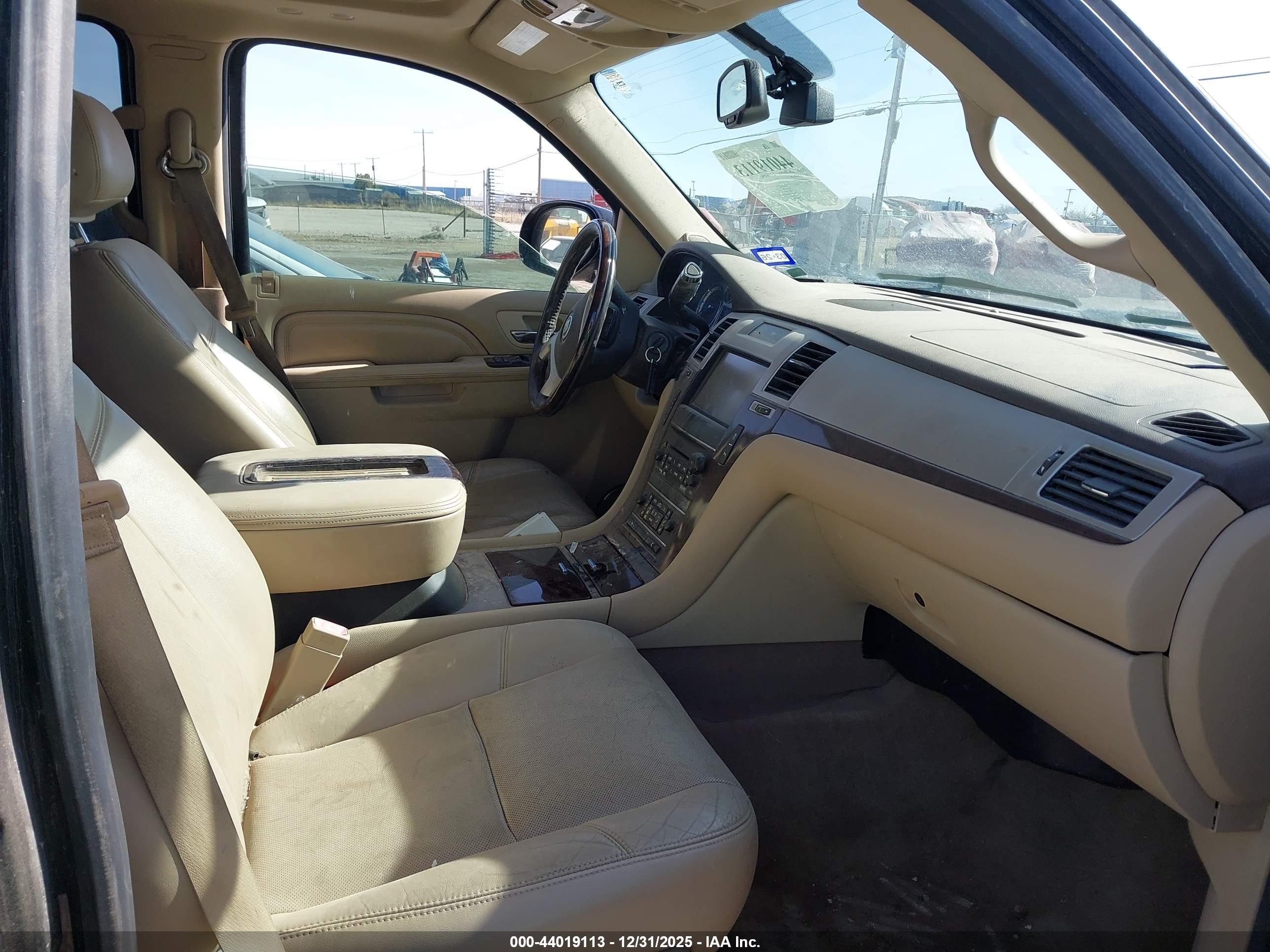 CADILLAC ESCALADE image 5