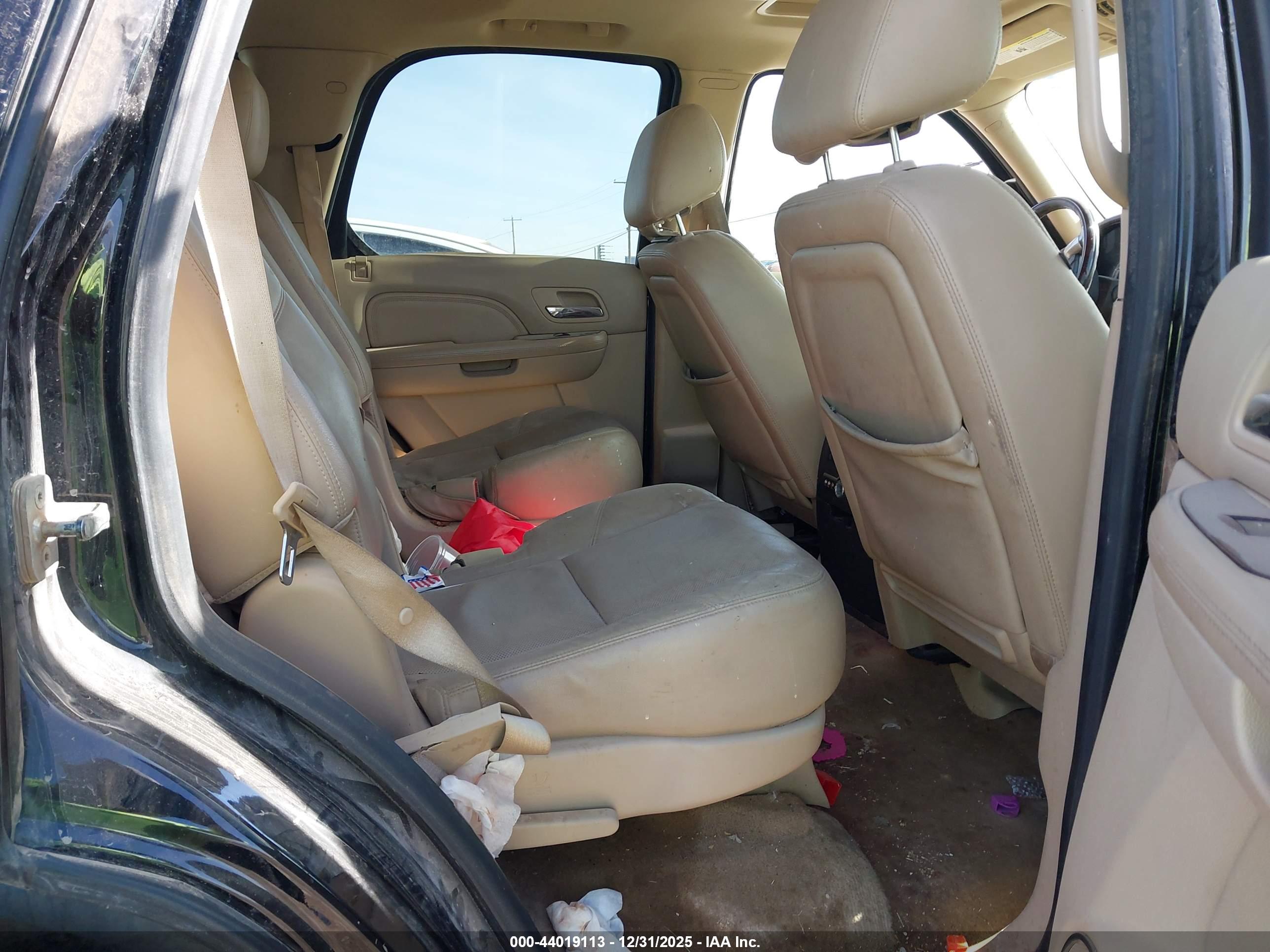 CADILLAC ESCALADE image 8