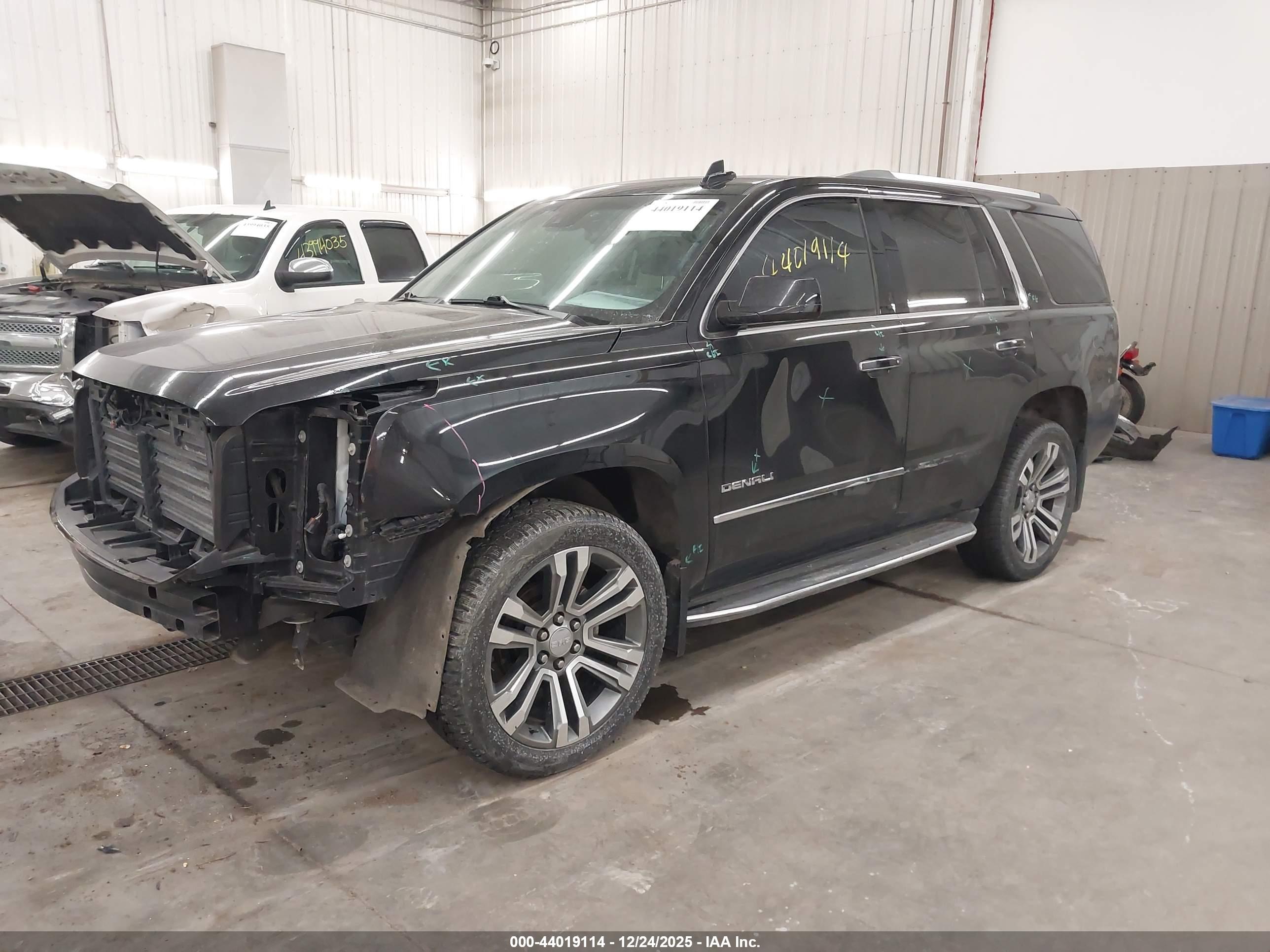 GMC YUKON image 2
