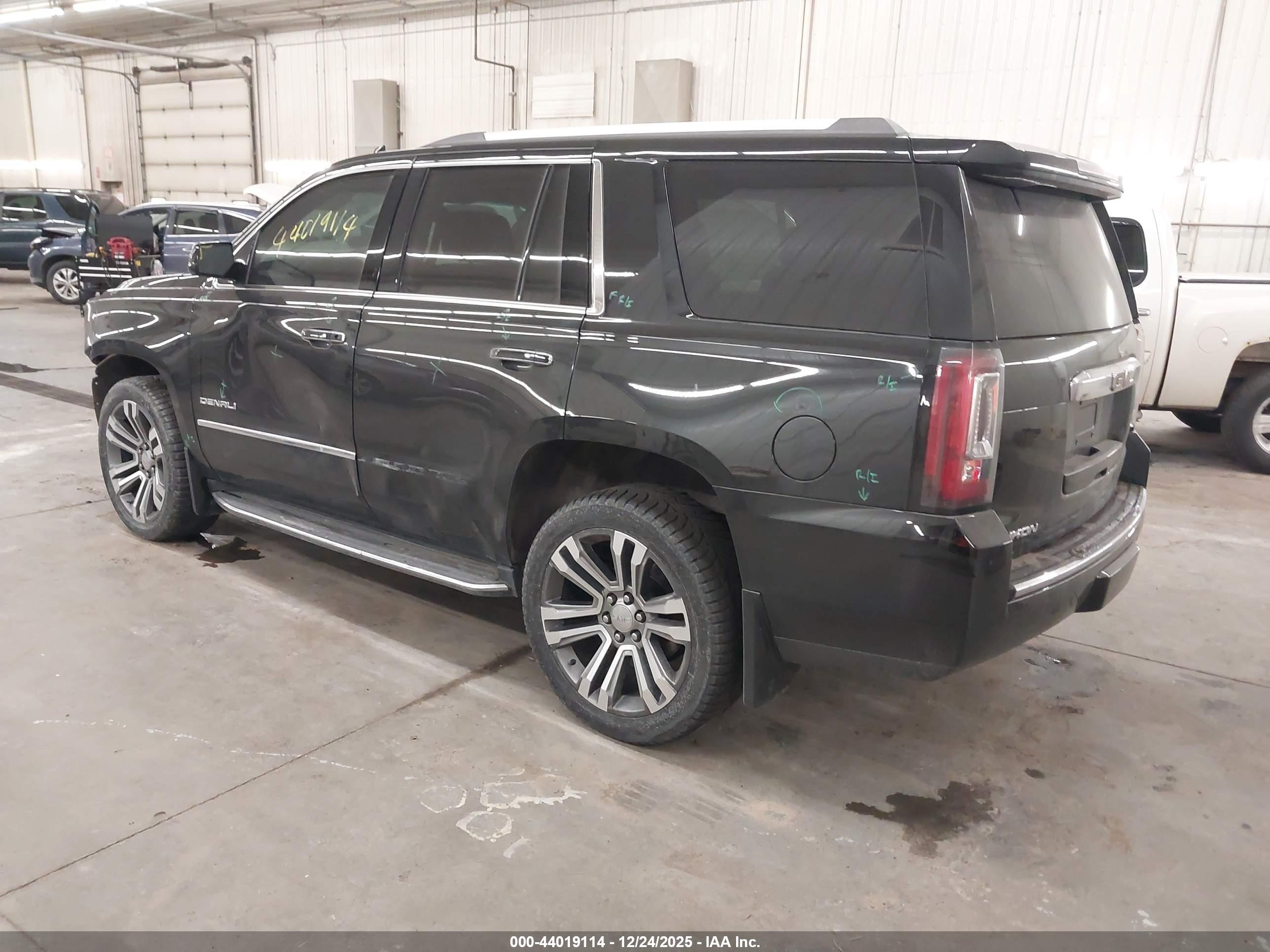 GMC YUKON image 3