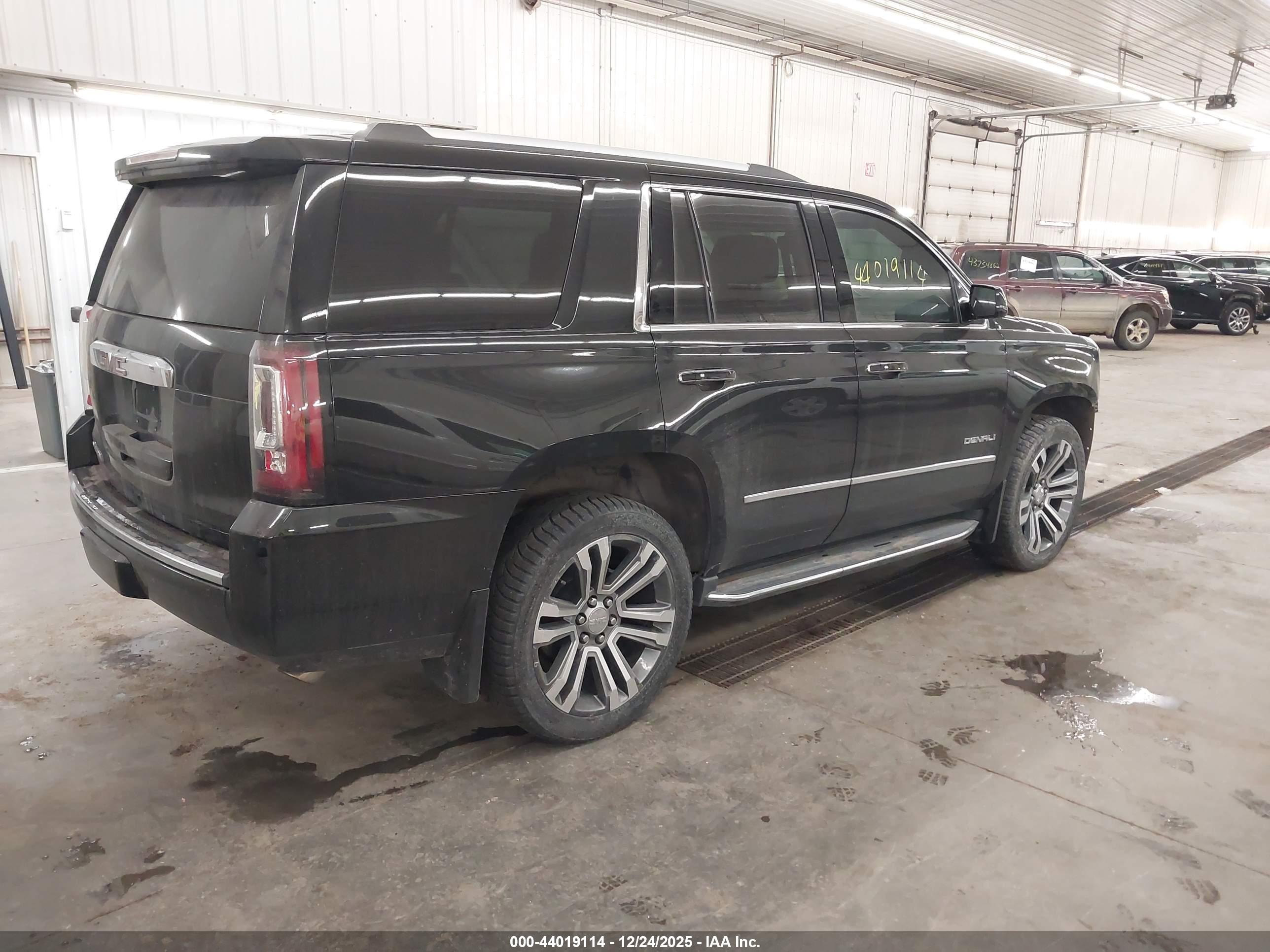 GMC YUKON image 4
