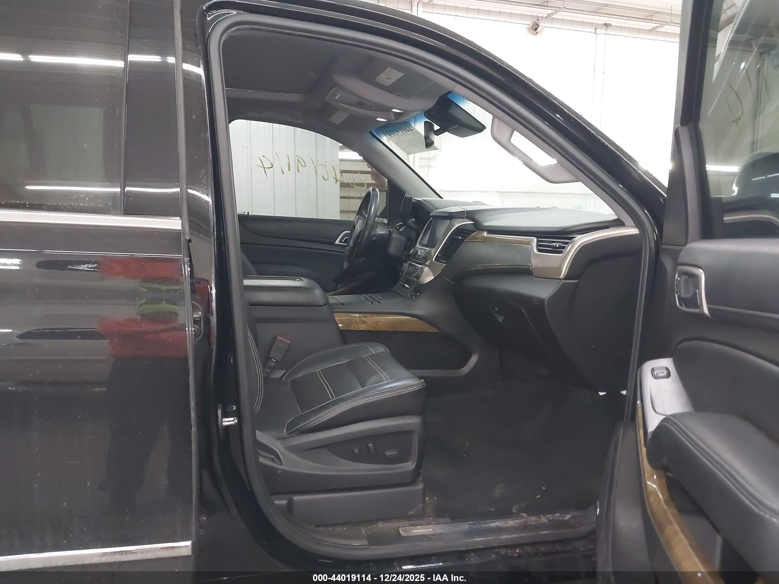 GMC YUKON image 5